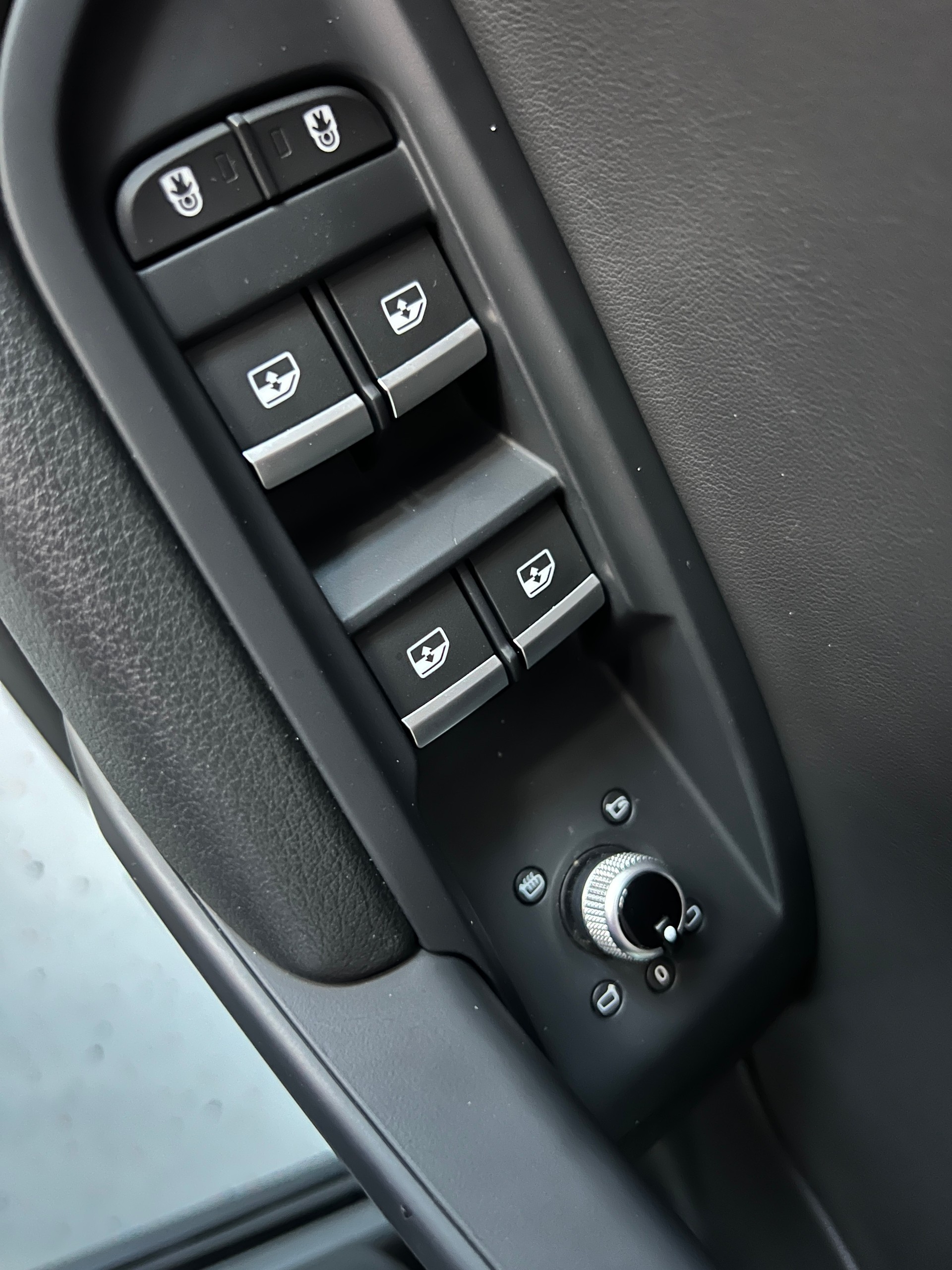 AUDI Q5 50 TFSI e PHEV quattro S-tronic-image-10
