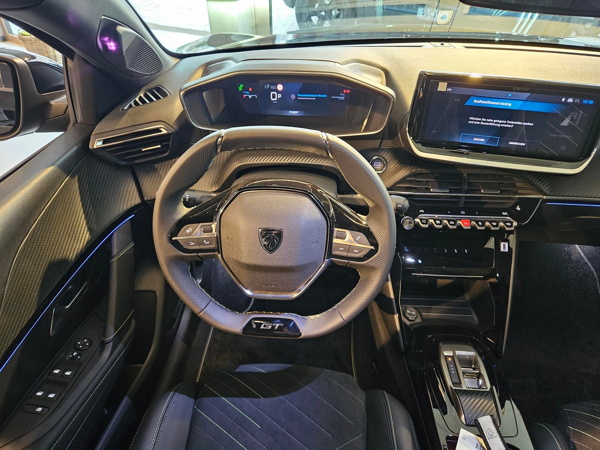 PEUGEOT 208 1.2 Hybrid 145 GT-image-5