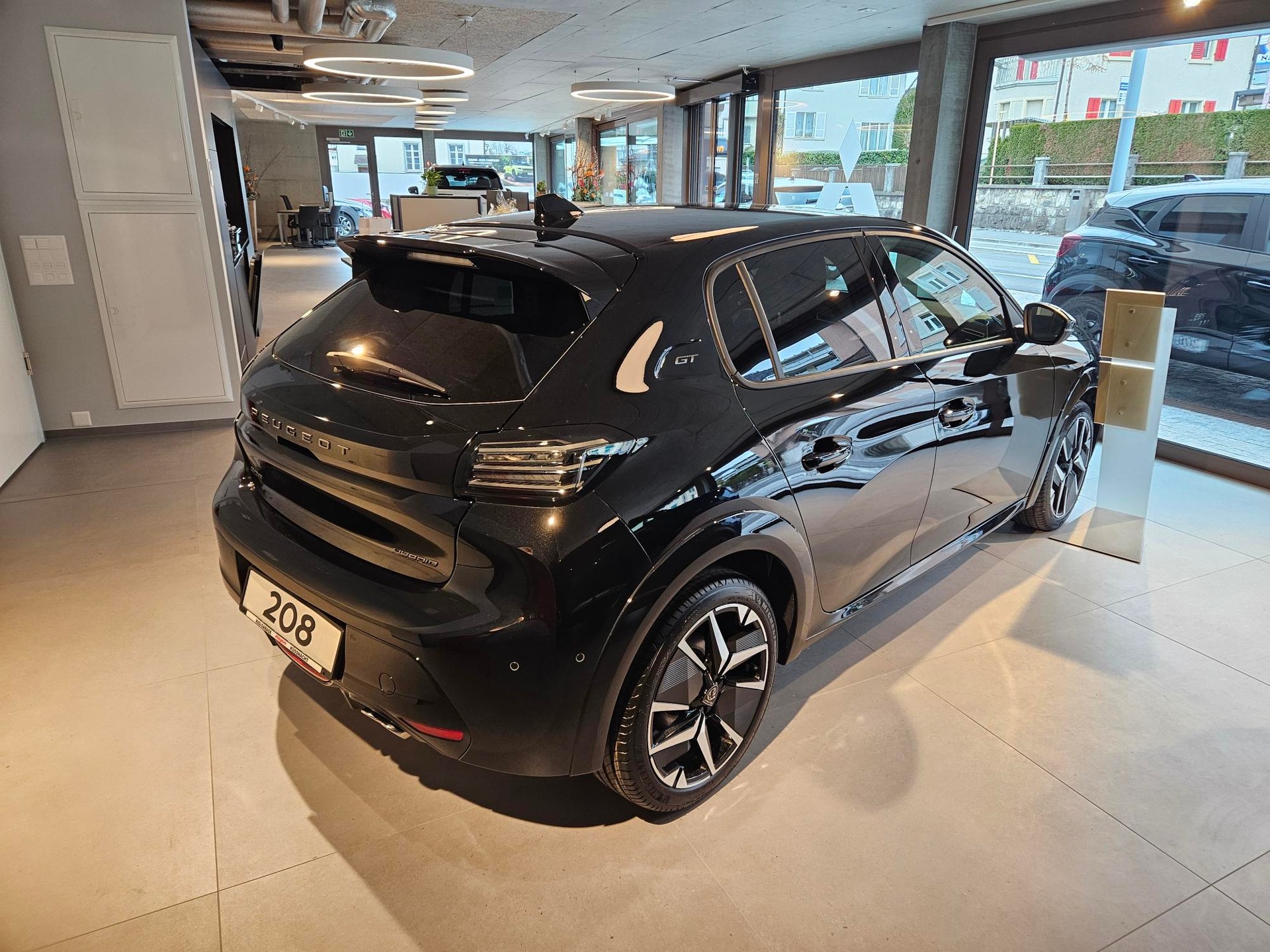 PEUGEOT 208 1.2 Hybrid 145 GT-showroom-element-2