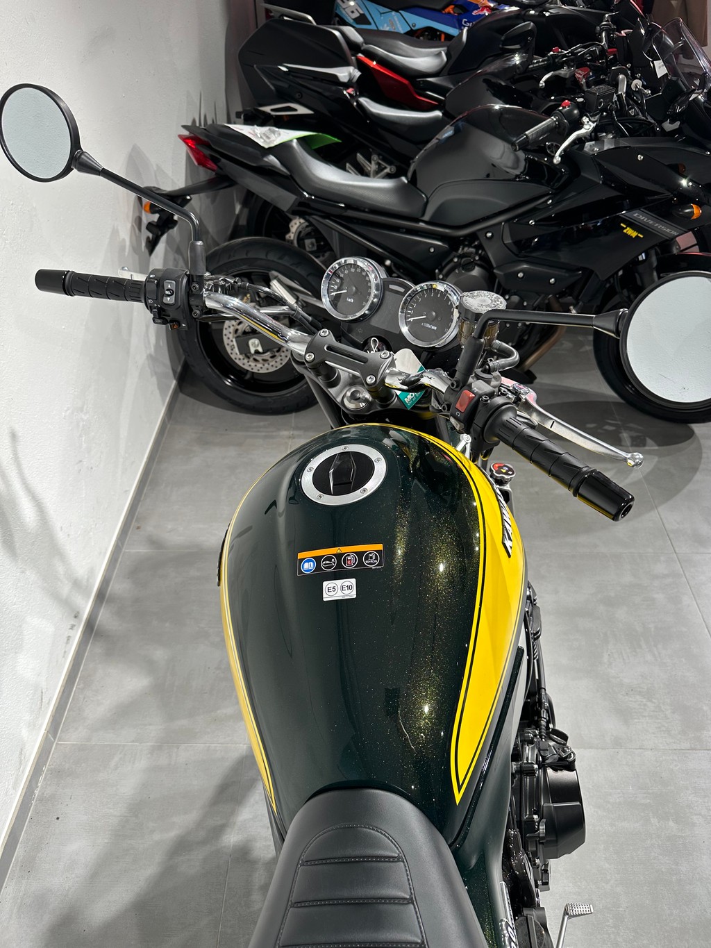 KAWASAKI Z 900 RS-image-4