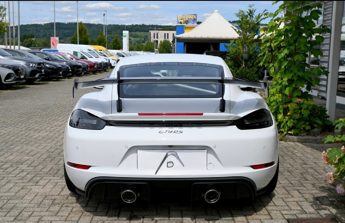 PORSCHE GT4 RS CH-Fahrzeug Weissach-Paket Lift-image-1
