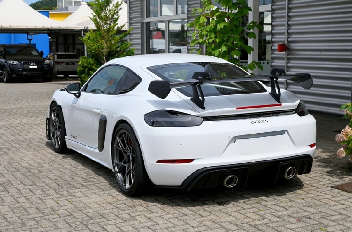 PORSCHE GT4 RS CH-Fahrzeug Weissach-Paket Lift-image-2
