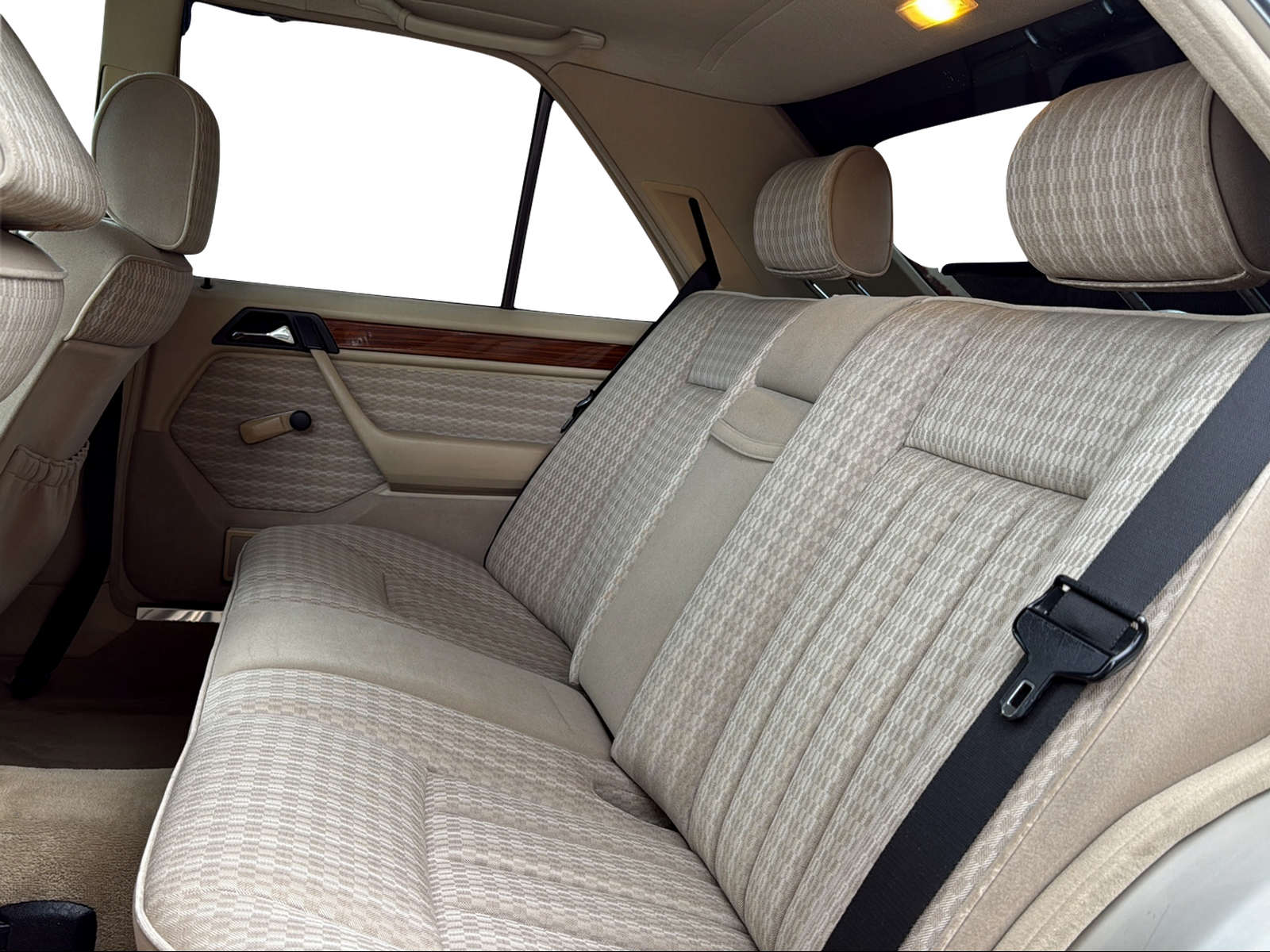 MERCEDES-BENZ 260 E-image-8