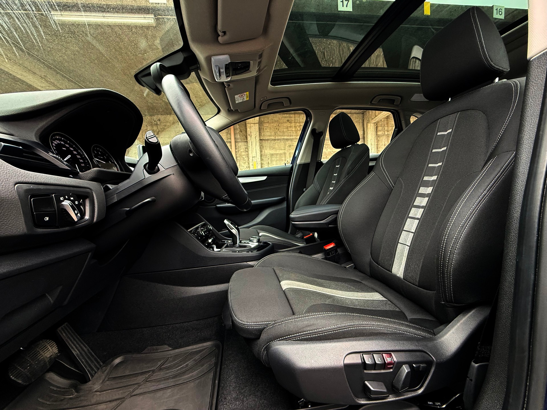 BMW 220i Active Tourer DKG-Automat Sport Line-image-5
