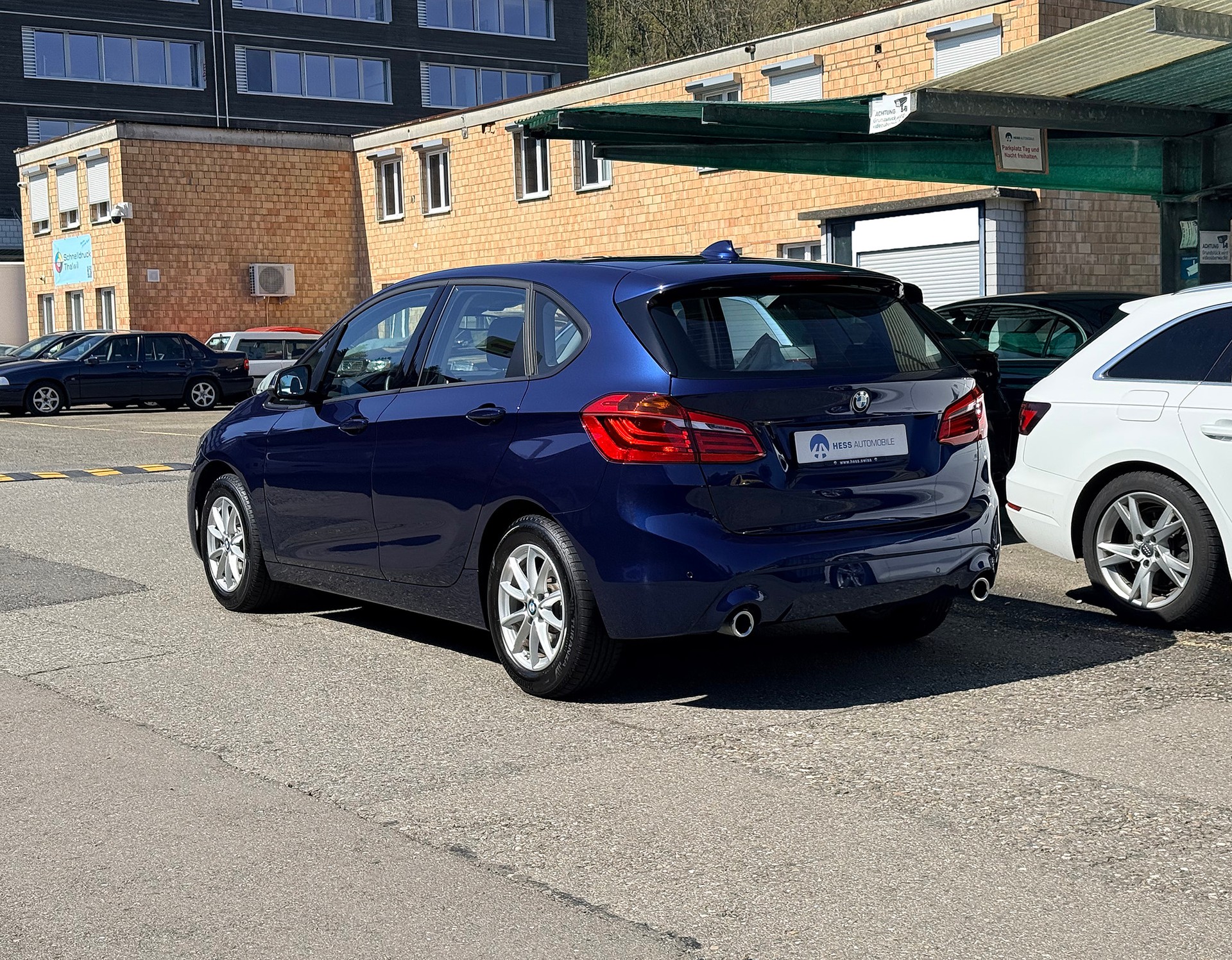 BMW 220i Active Tourer DKG-Automat Sport Line-showroom-element-3