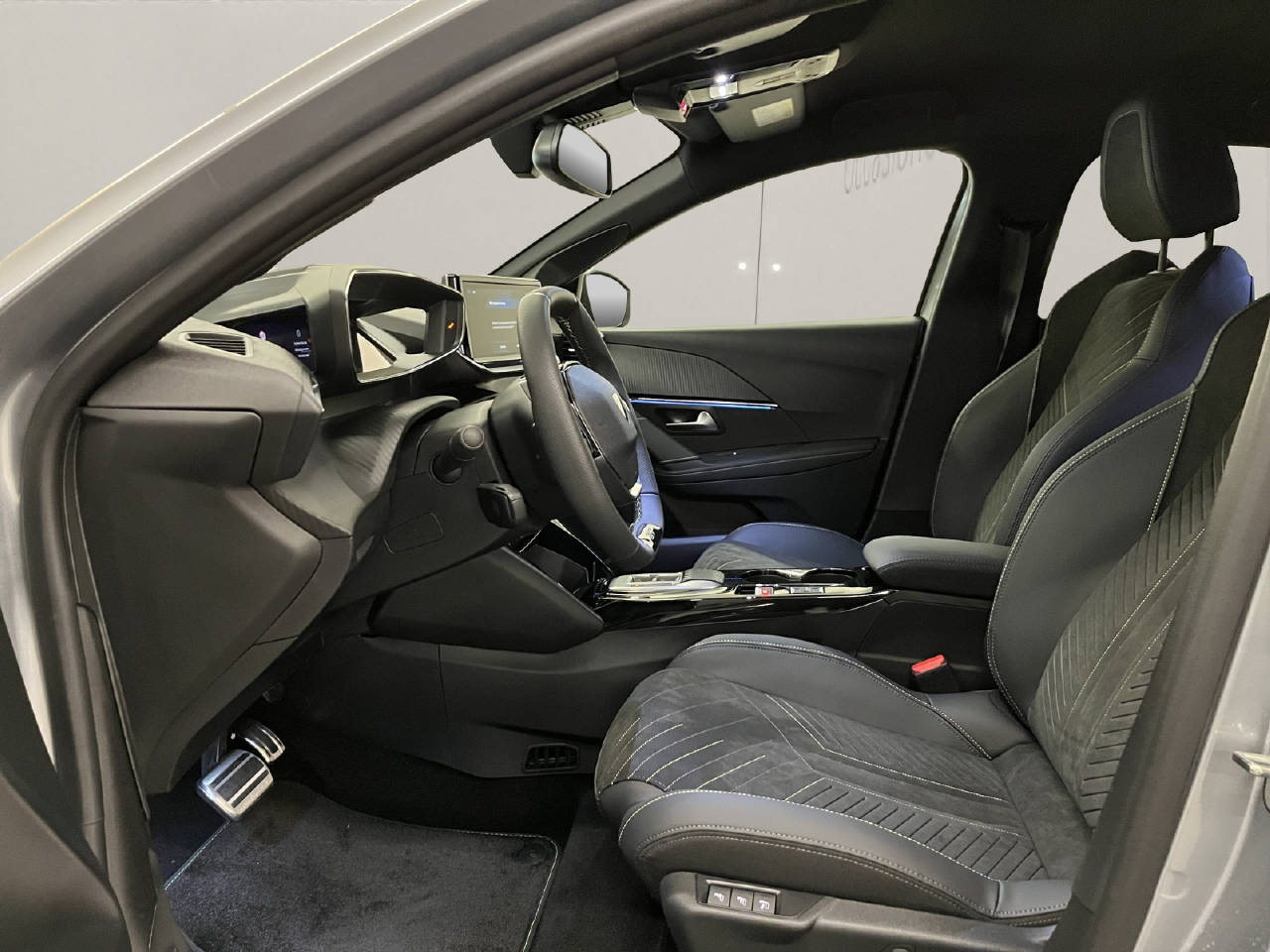 PEUGEOT 208 1.2 Hybrid 145 GT-image-5