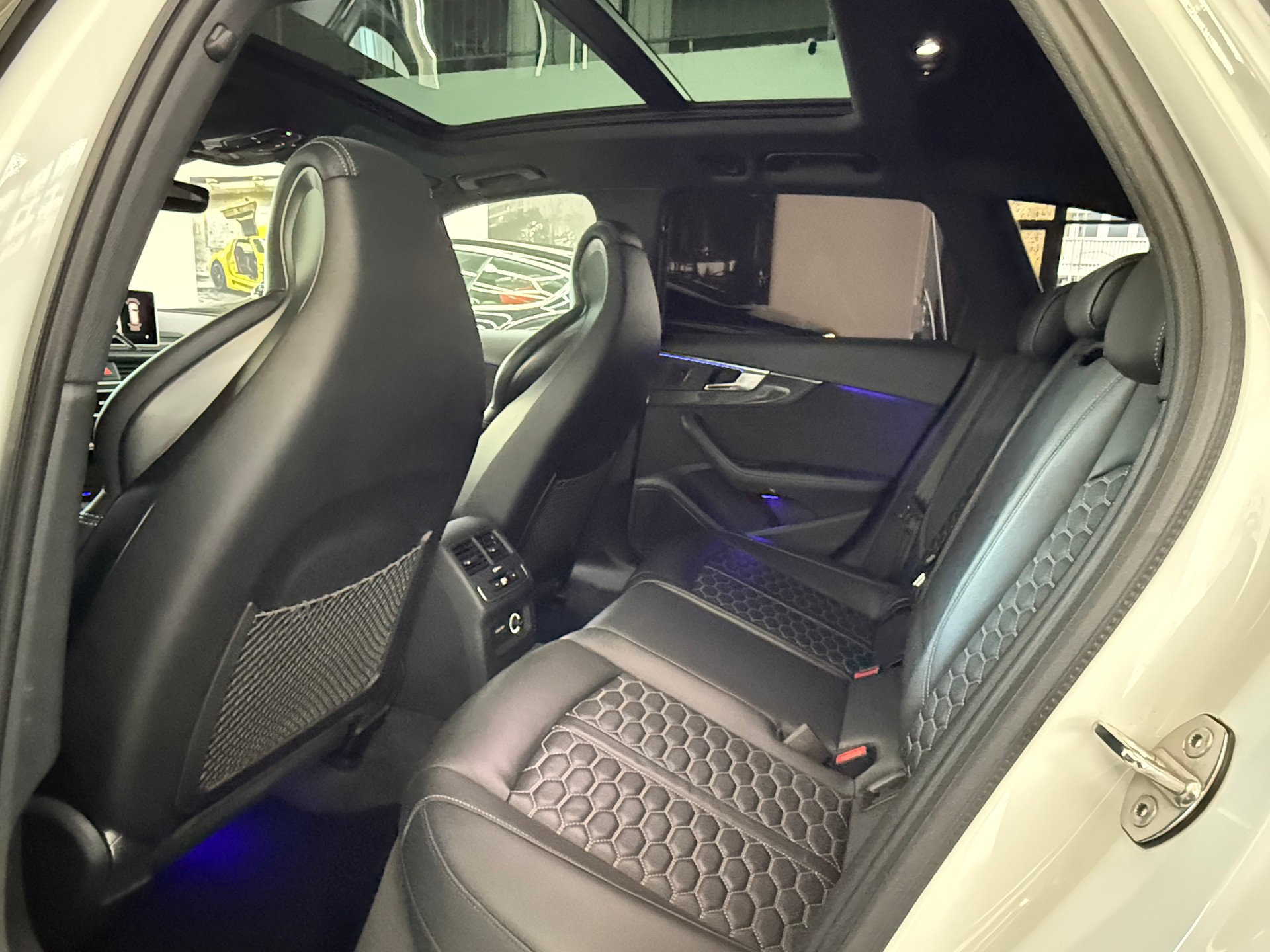 AUDI RS4 Avant 2.9 TFSI quattro tiptronic-image-16
