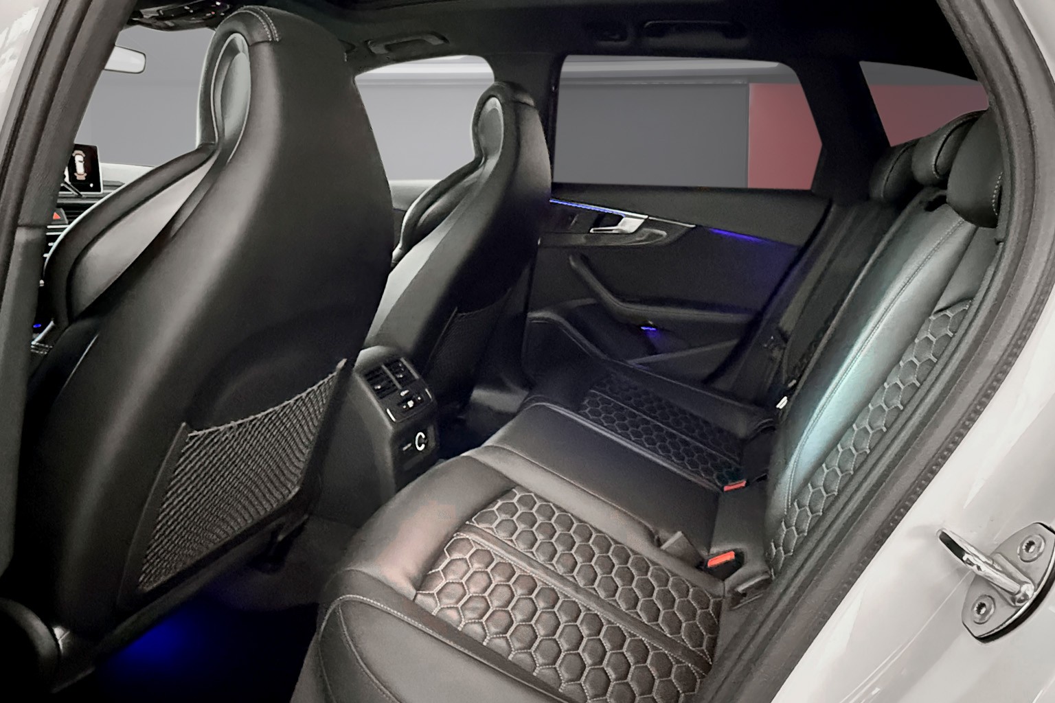 AUDI RS4 Avant 2.9 TFSI quattro tiptronic-image-16
