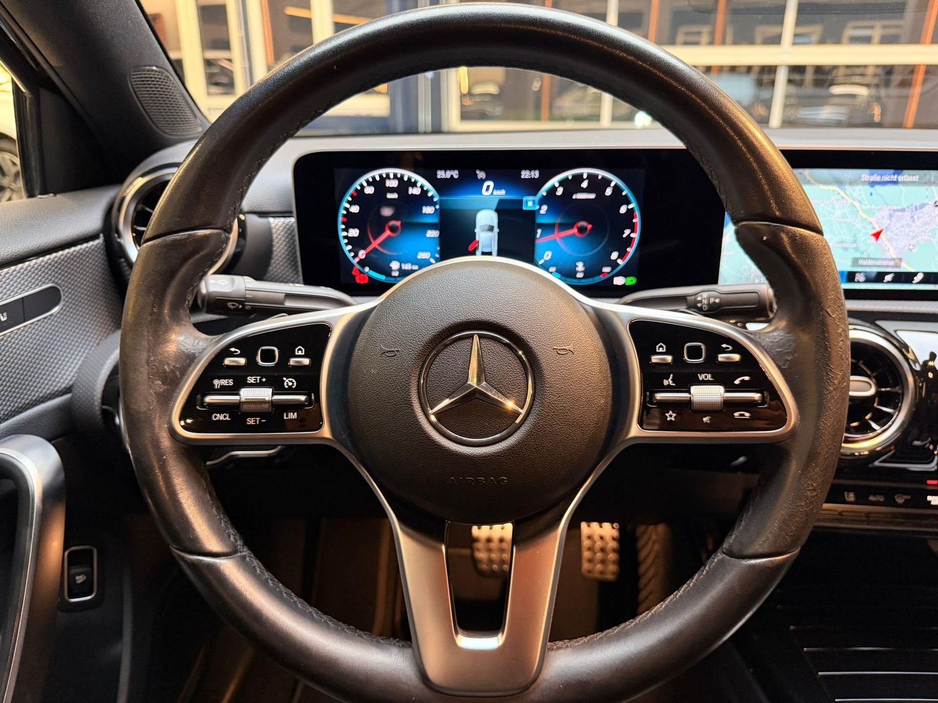 MERCEDES-BENZ A 220 Progressive Limousine-image-14
