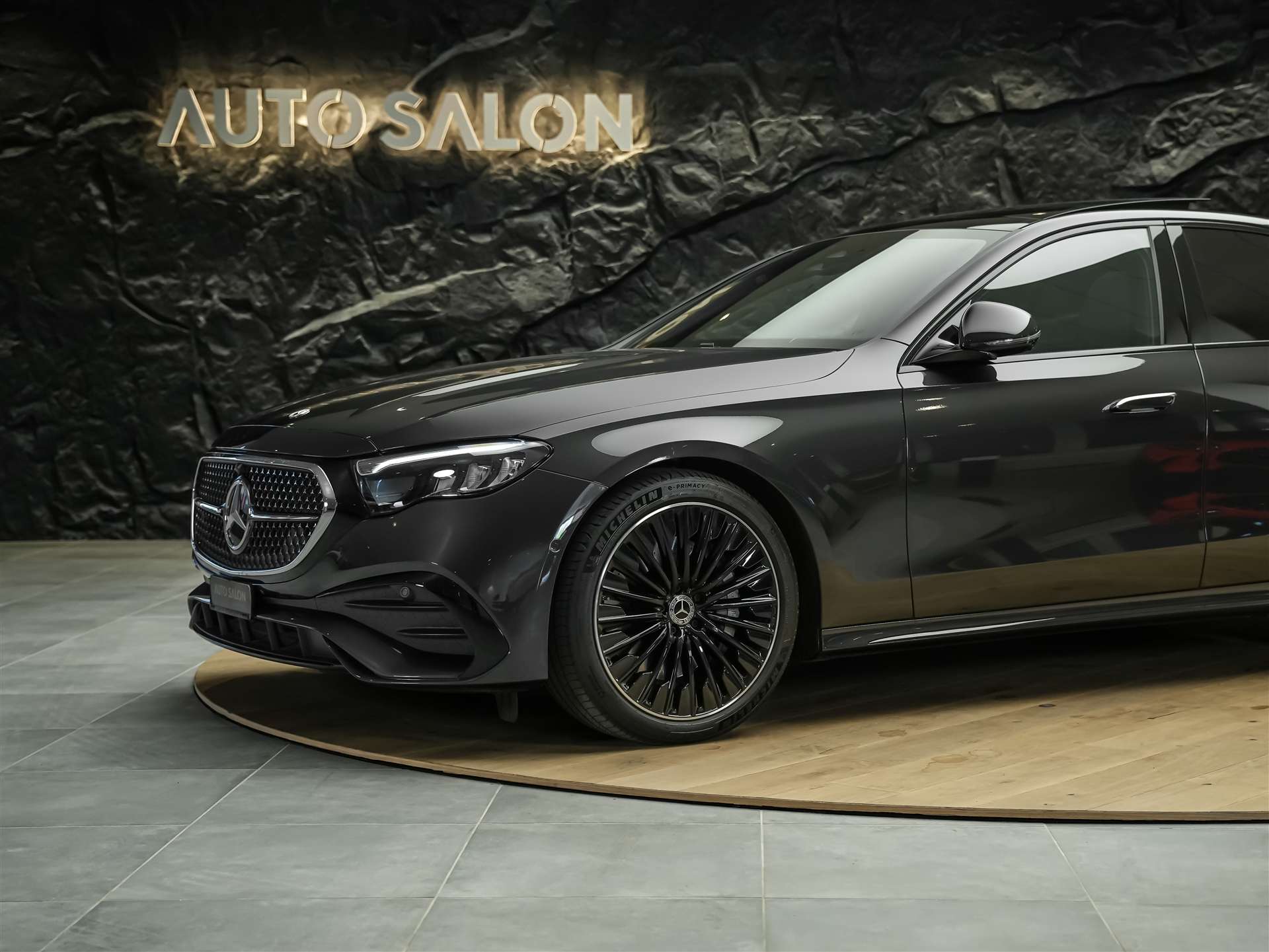 MERCEDES-BENZ E 220 d 4Matic AMG Line 9G-Tronic *Panorama*Werksgarantie*Lenkradheizung*-image-15