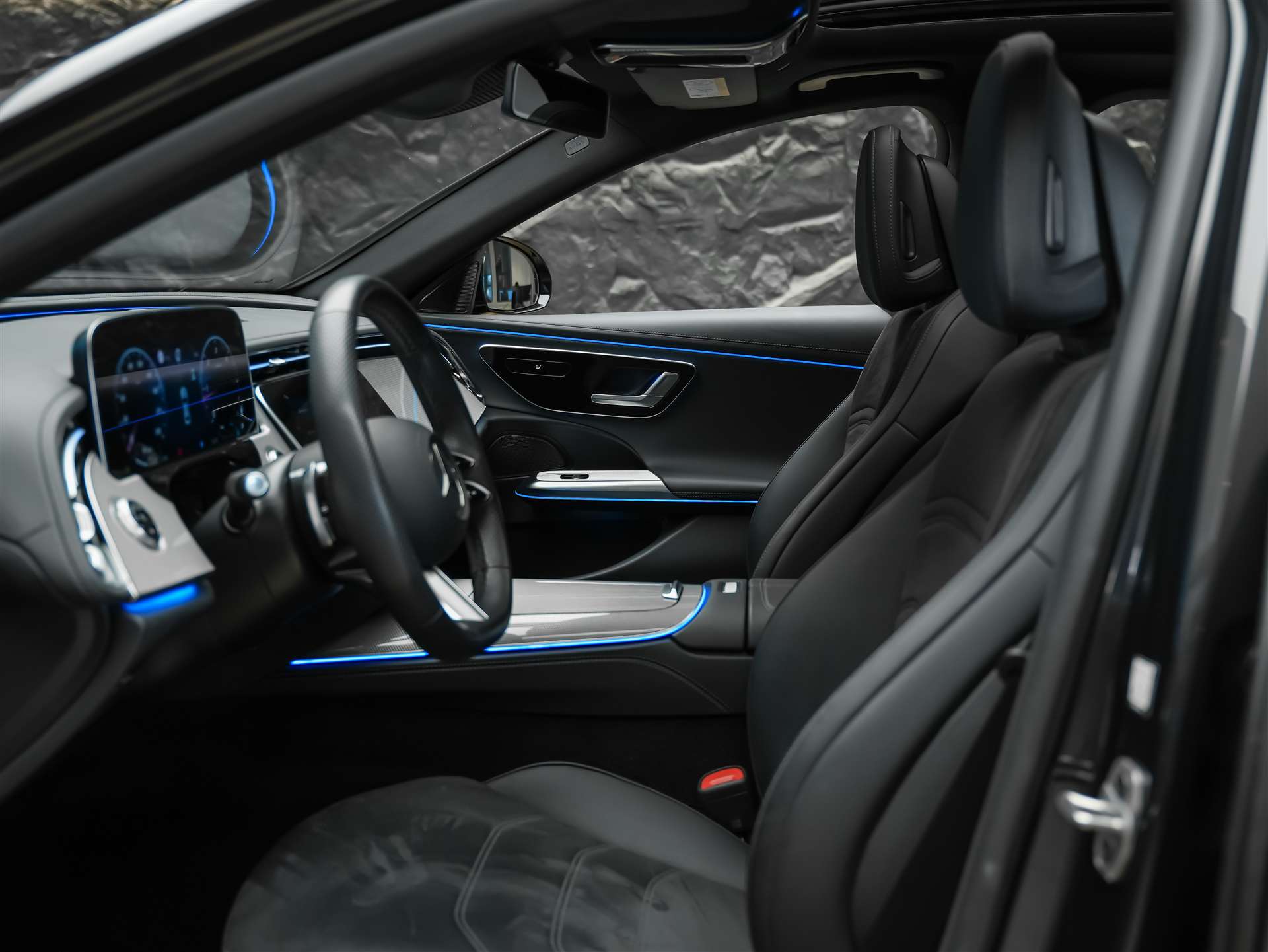 MERCEDES-BENZ E 220 d 4Matic AMG Line 9G-Tronic *Panorama*Werksgarantie*Lenkradheizung*-image-9