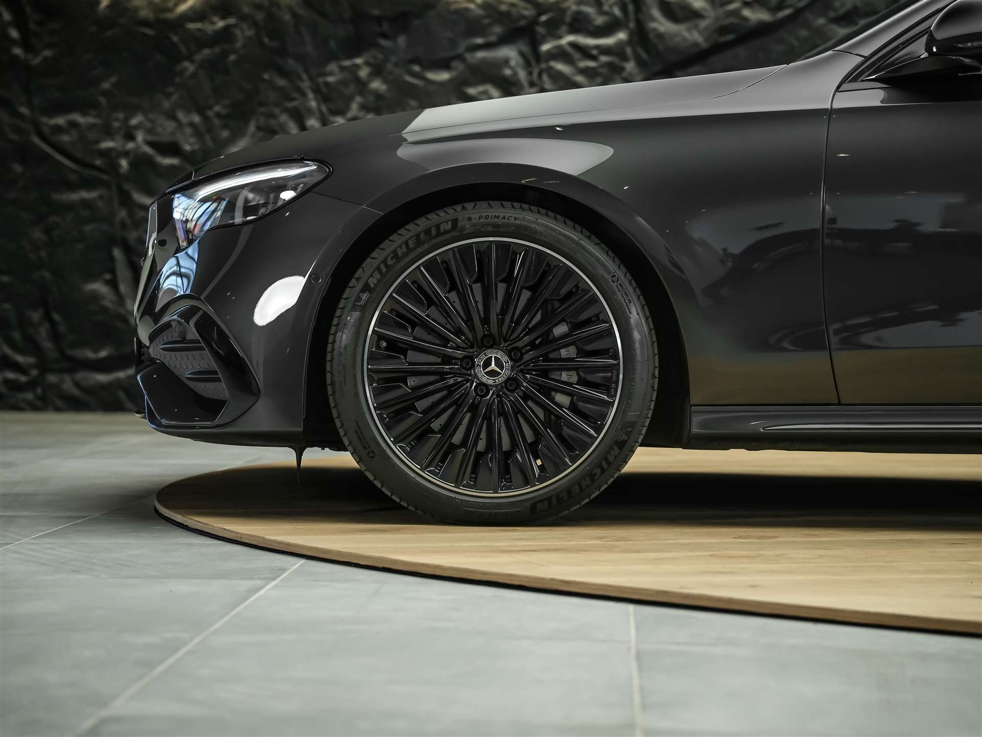 MERCEDES-BENZ E 220 d 4Matic AMG Line 9G-Tronic *Panorama*Werksgarantie*Lenkradheizung*-image-17
