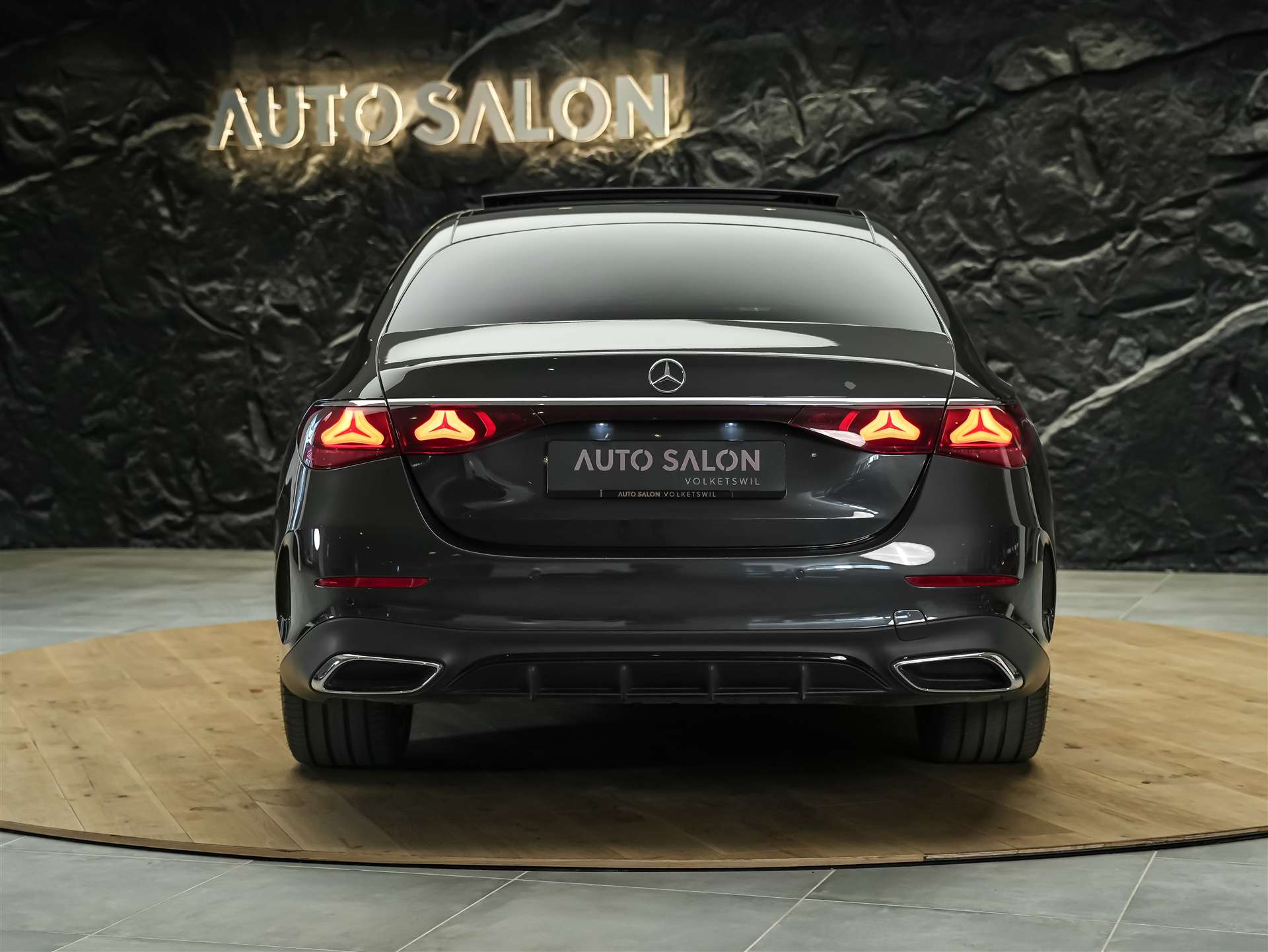 MERCEDES-BENZ E 220 d 4Matic AMG Line 9G-Tronic *Panorama*Werksgarantie*Lenkradheizung*-image-4