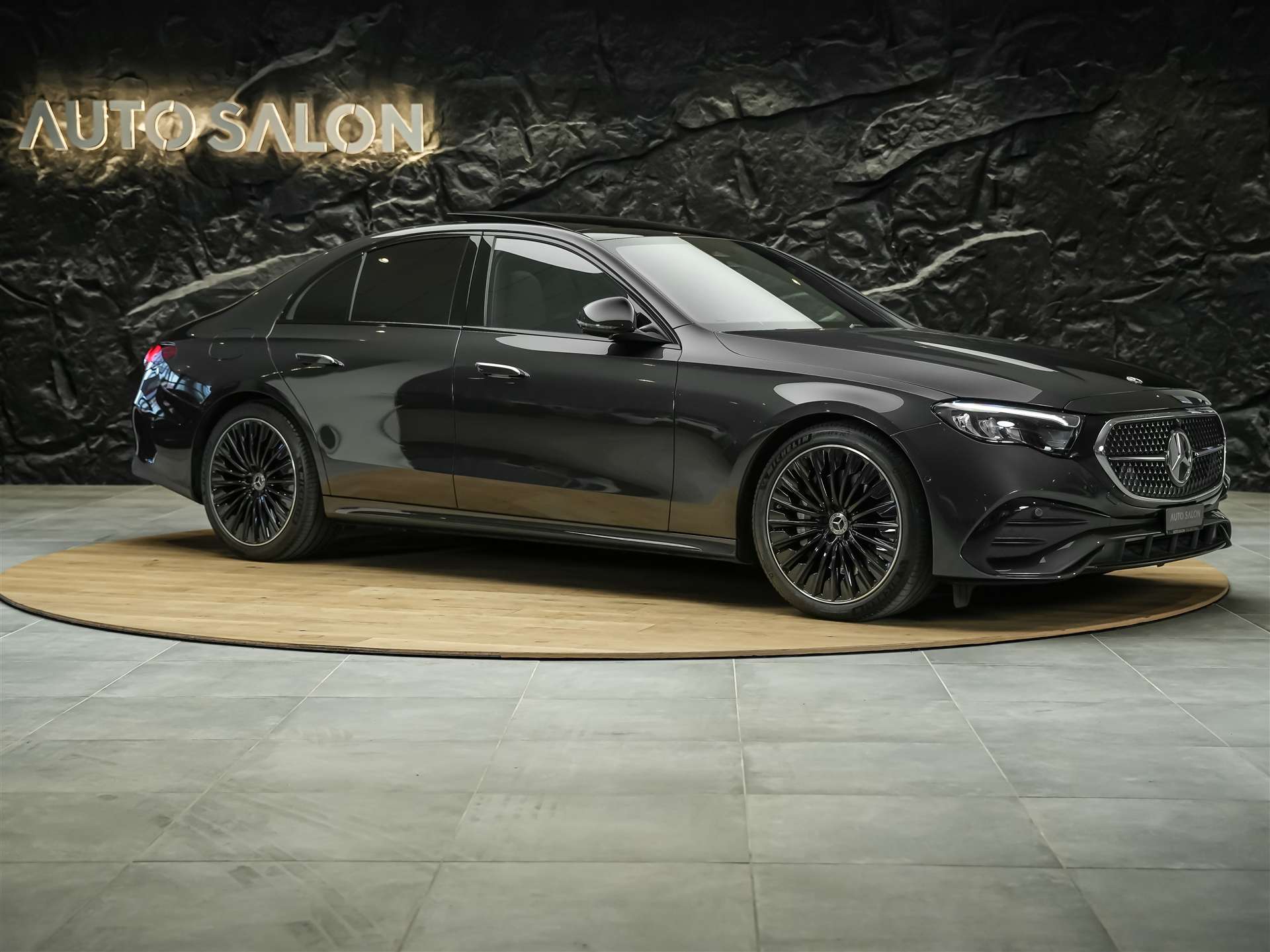 MERCEDES-BENZ E 220 d 4Matic AMG Line 9G-Tronic *Panorama*Werksgarantie*Lenkradheizung*-image-6