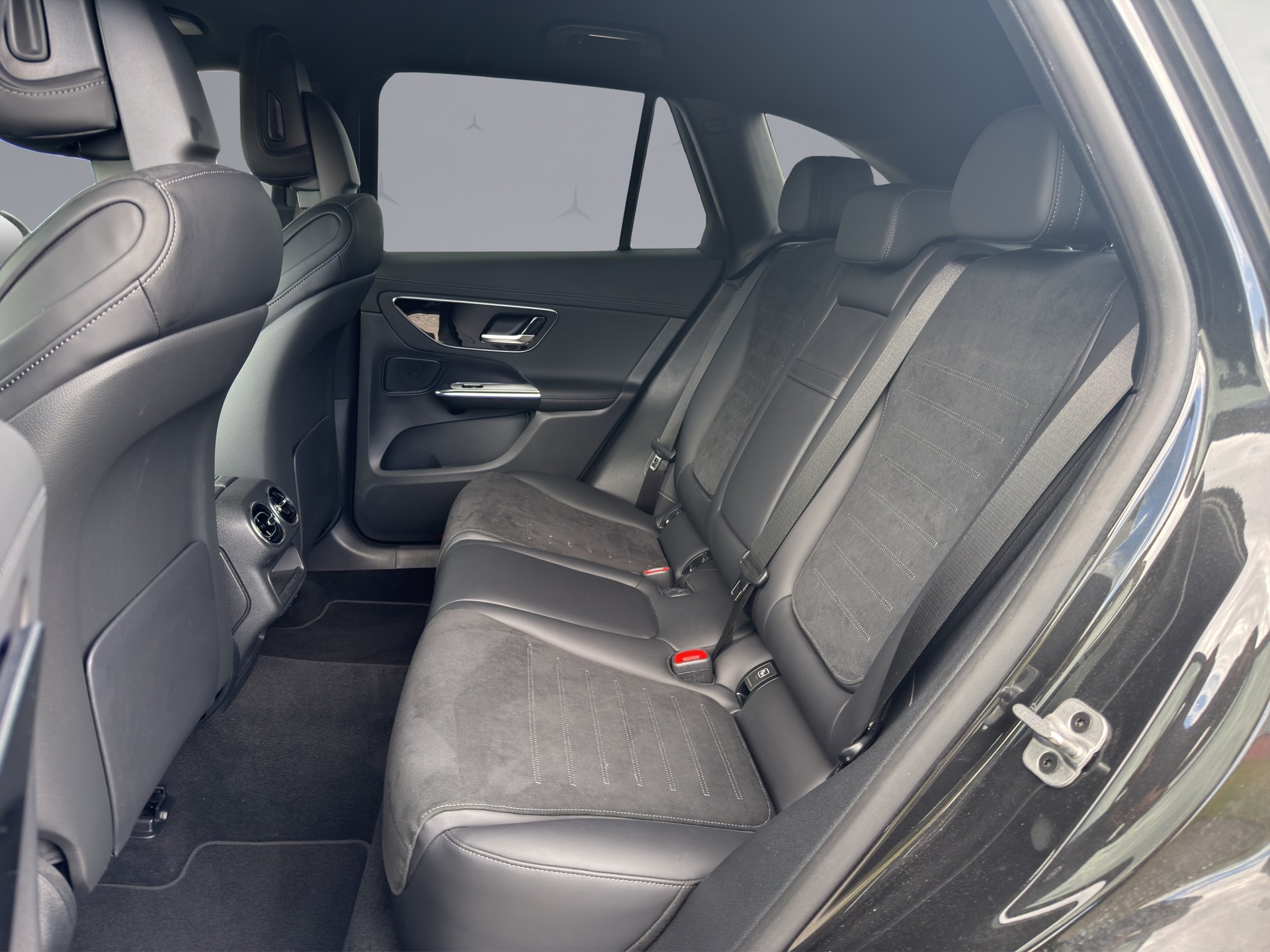 MERCEDES-BENZ GLC 300 AMG Line 4matic-image-17