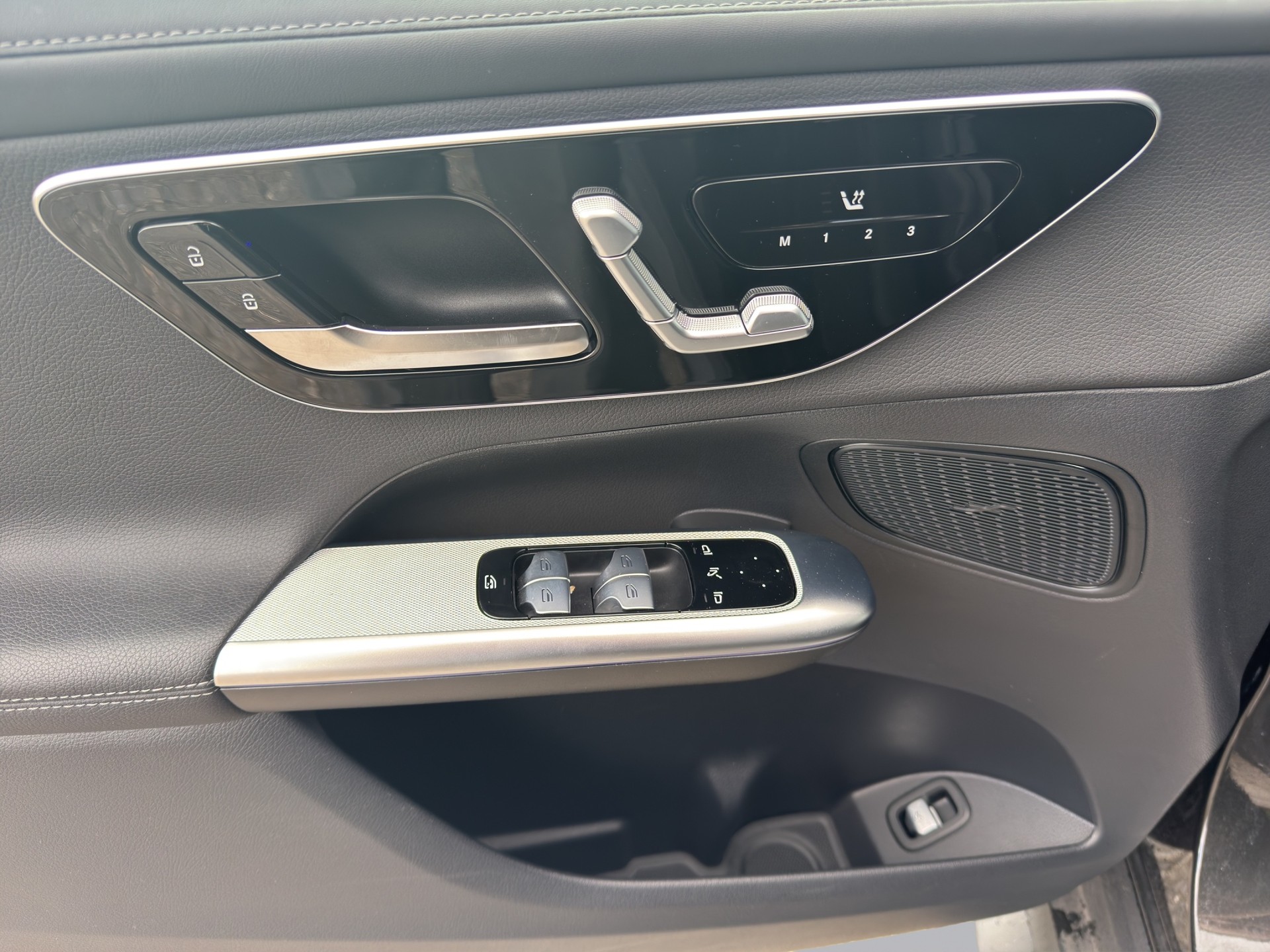 MERCEDES-BENZ GLC 300 AMG Line 4matic-image-10