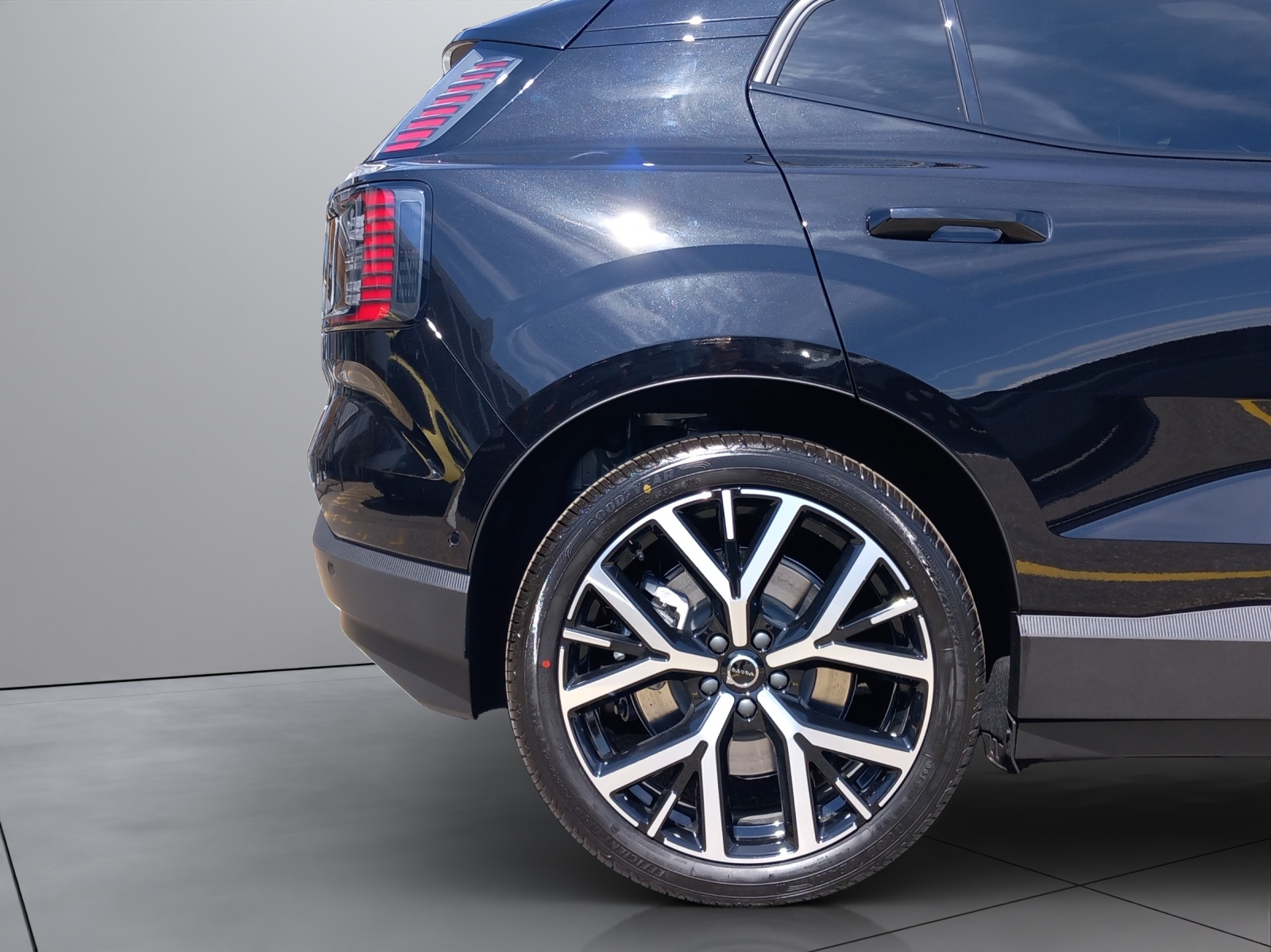 VOLVO EX30 E60 Twin Ultra Performance AWD-image-10