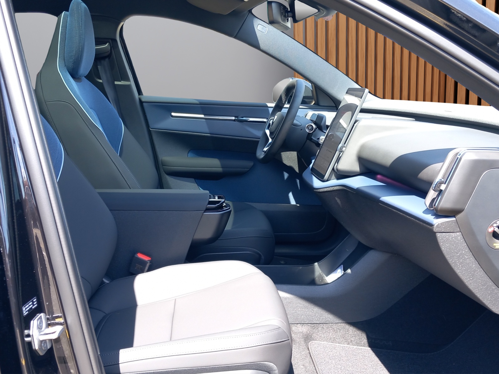 VOLVO EX30 E60 Twin Ultra Performance AWD-image-15
