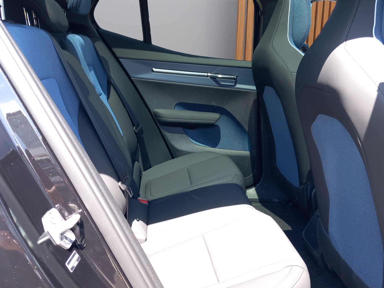 VOLVO EX30 E60 Twin Ultra Performance AWD-image-14