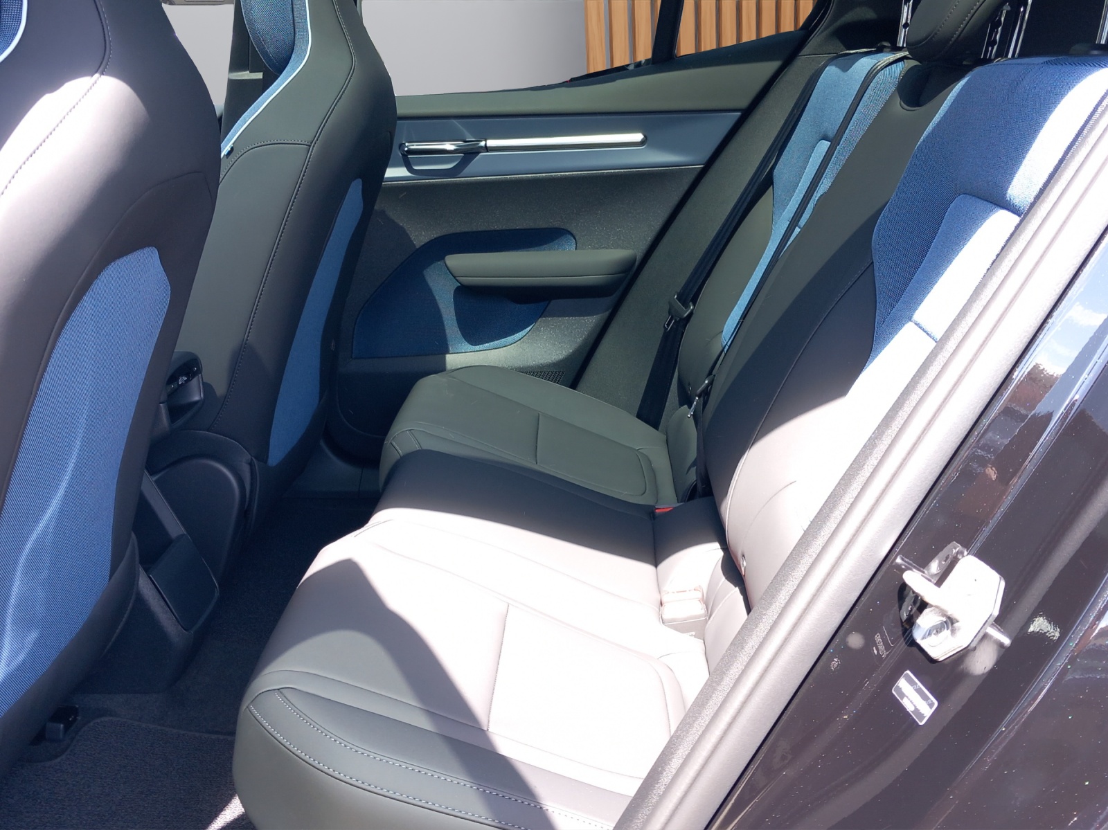 VOLVO EX30 E60 Twin Ultra Performance AWD-image-13