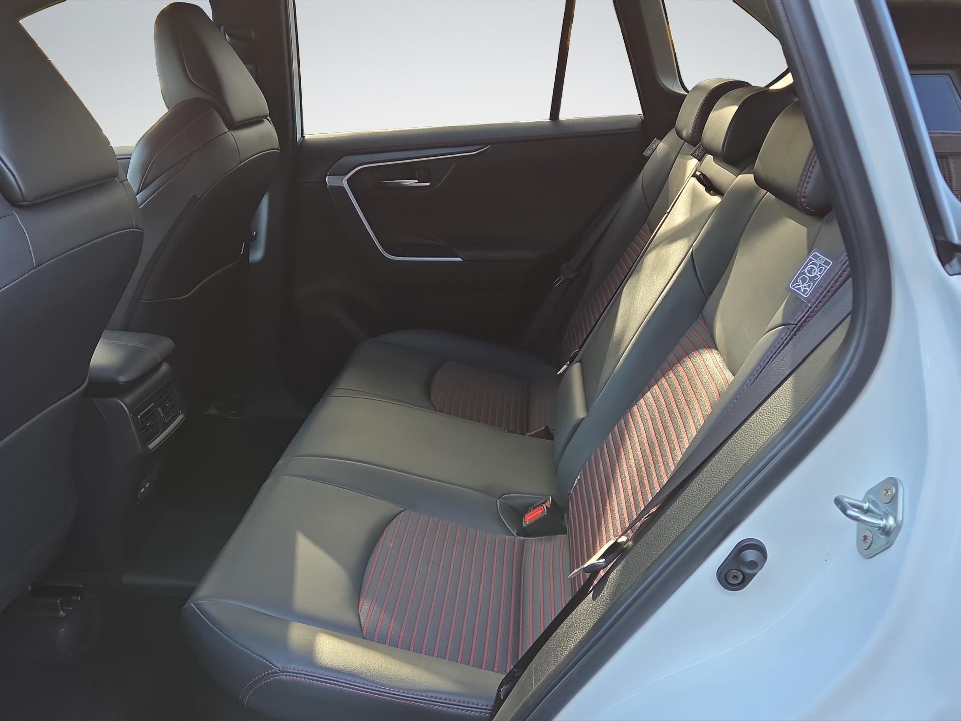 TOYOTA RAV4 2.5 Plug-In-Hybrid Premium-image-14