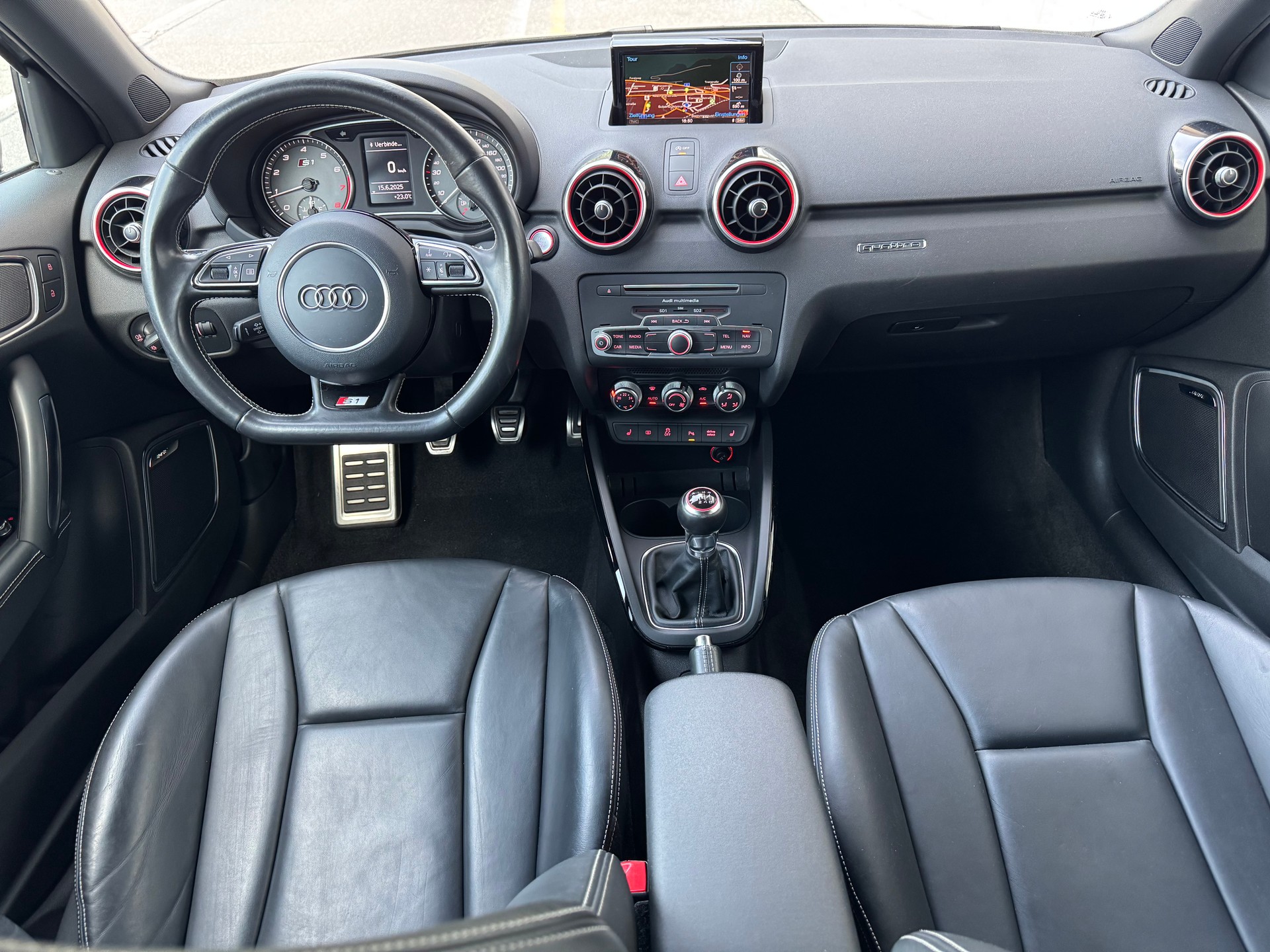 AUDI S1 Sportback 2.0 TFSI Sport quattro-image-10