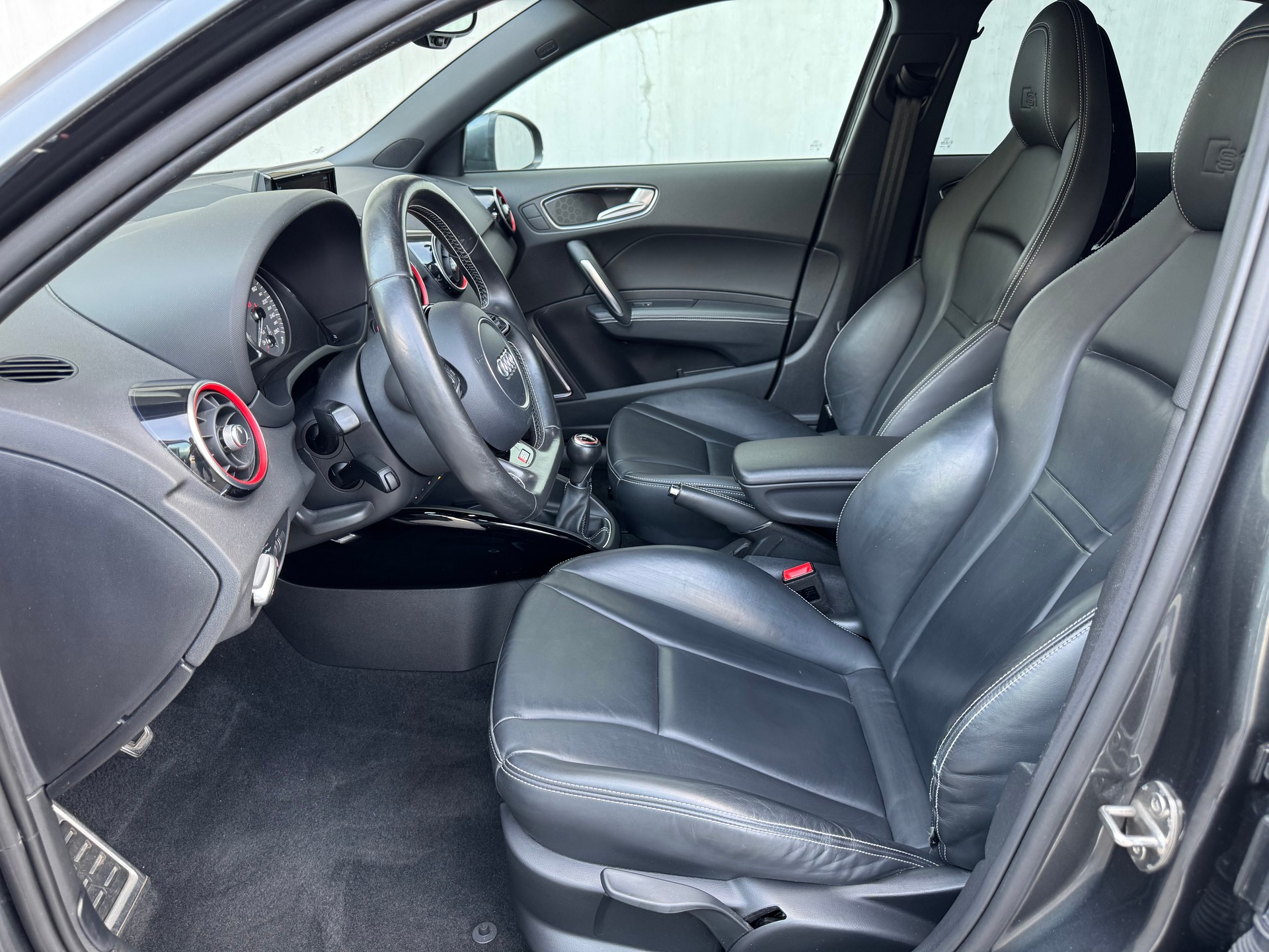 AUDI S1 Sportback 2.0 TFSI Sport quattro-image-8