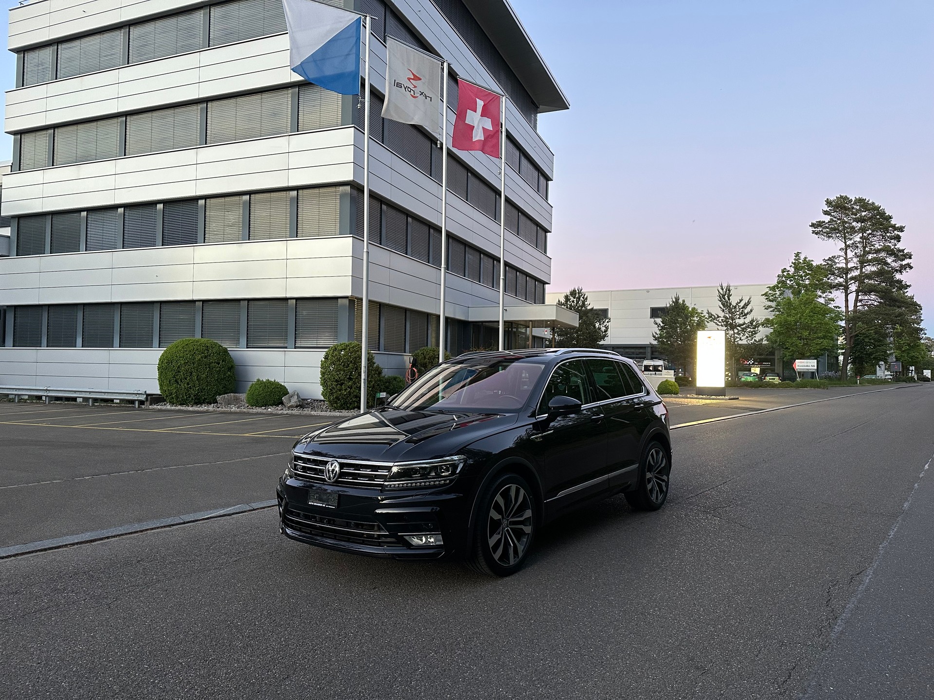VW Tiguan 2.0TSI R- Line 4Motion DSG-image-0