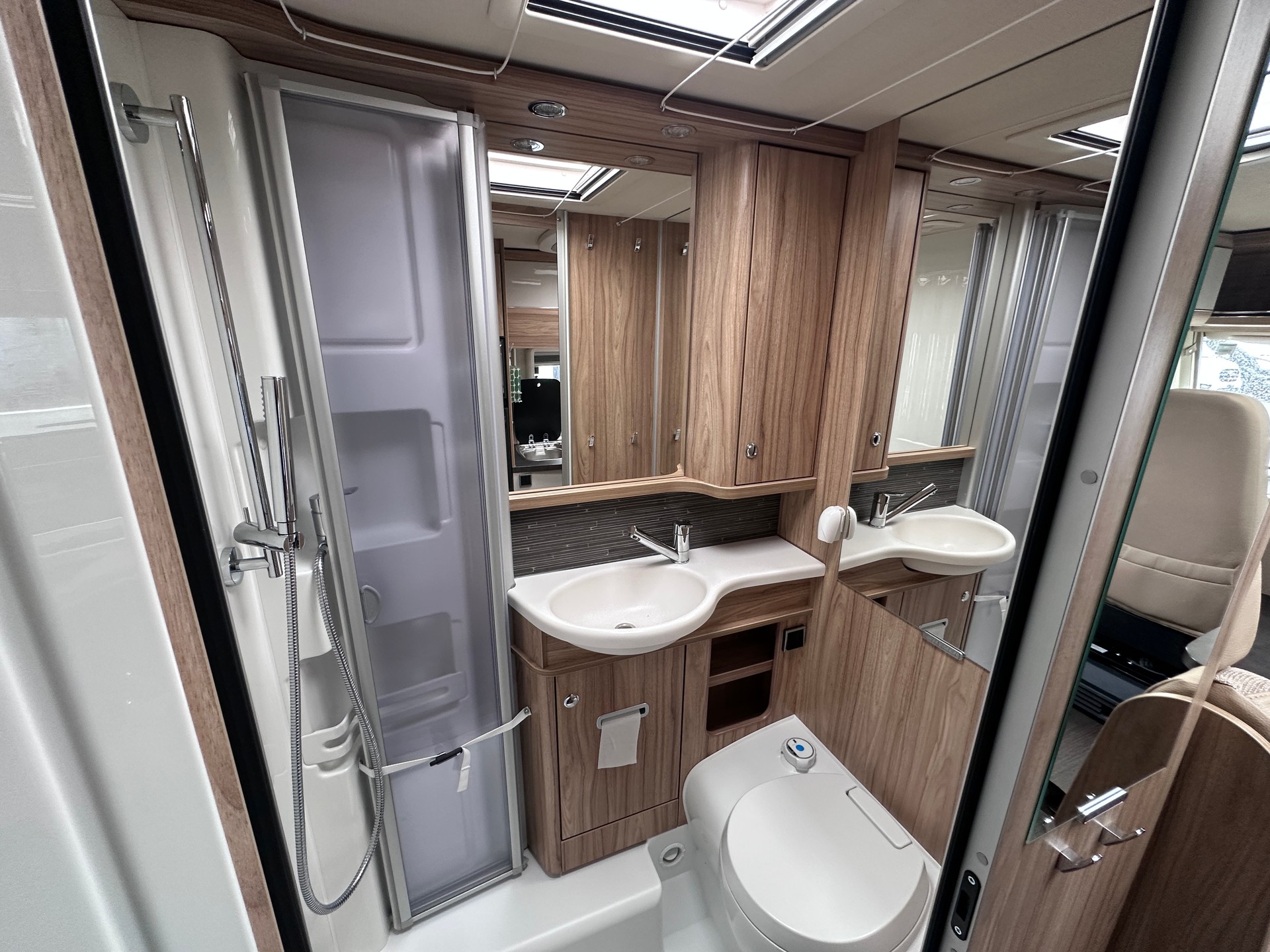 HYMER Exsis - i 588-image-12