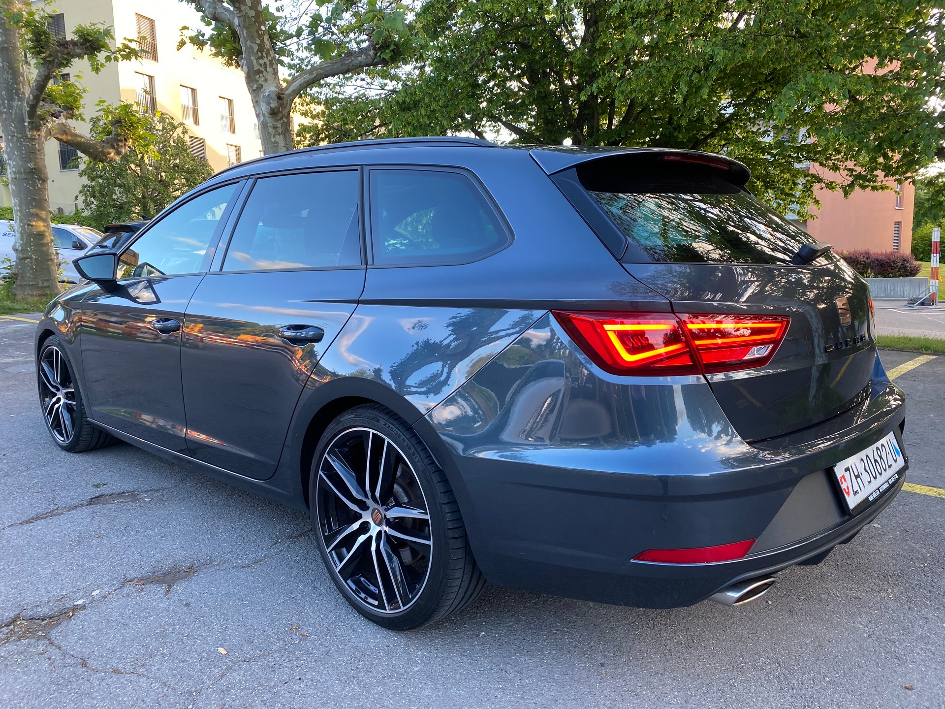 SEAT Leon ST 2.0 Eco TSI Swiss Cupra 4Drive DSG-image-7