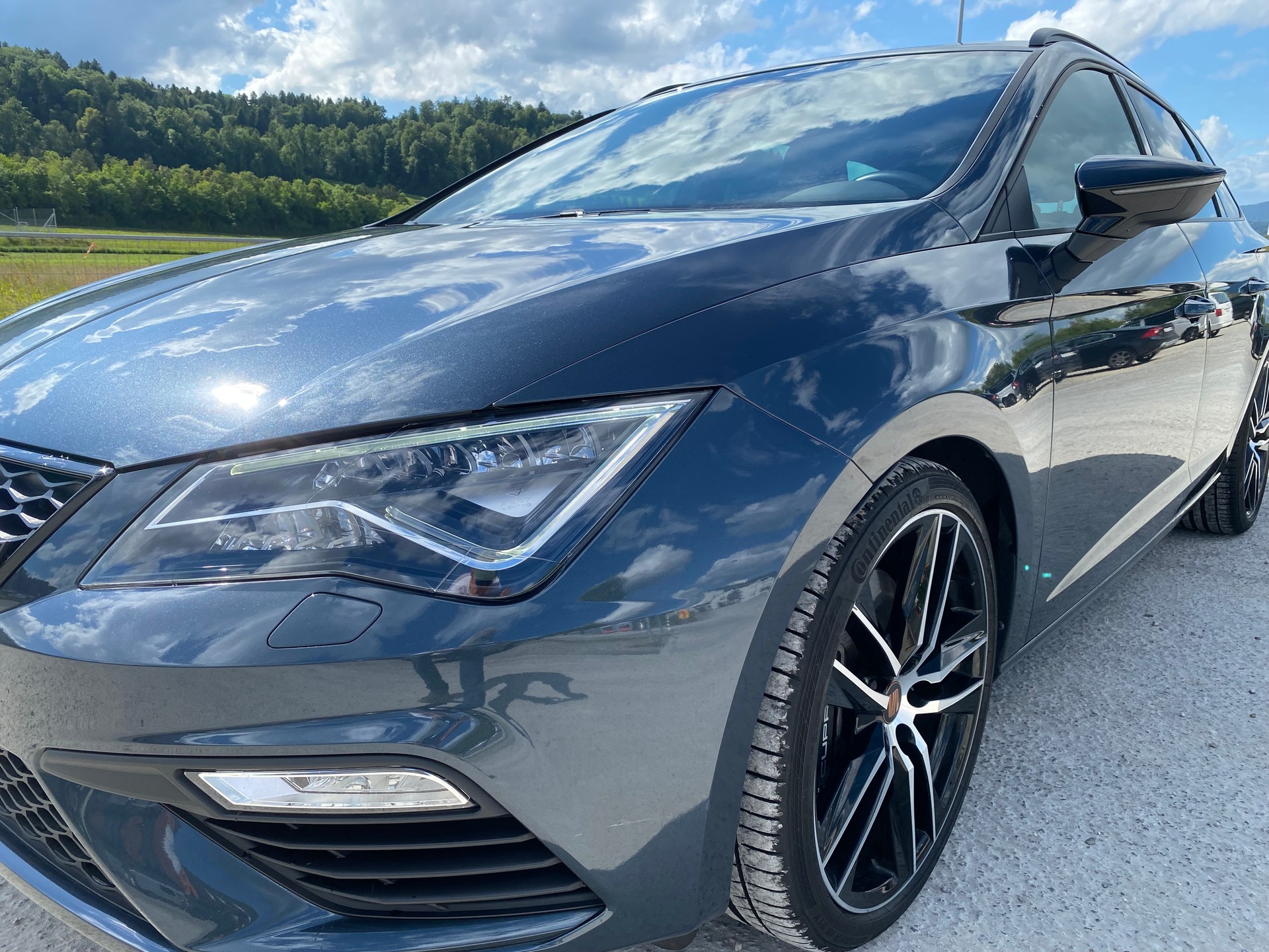 SEAT Leon ST 2.0 Eco TSI Swiss Cupra 4Drive DSG-image-1