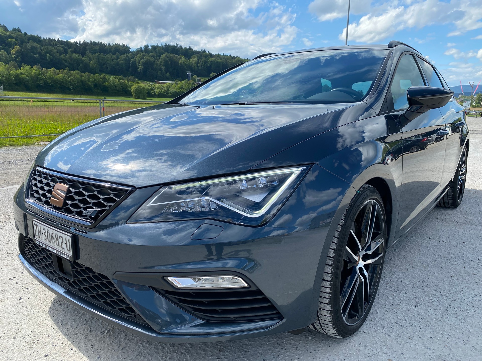 SEAT Leon ST 2.0 Eco TSI Swiss Cupra 4Drive DSG-image-0