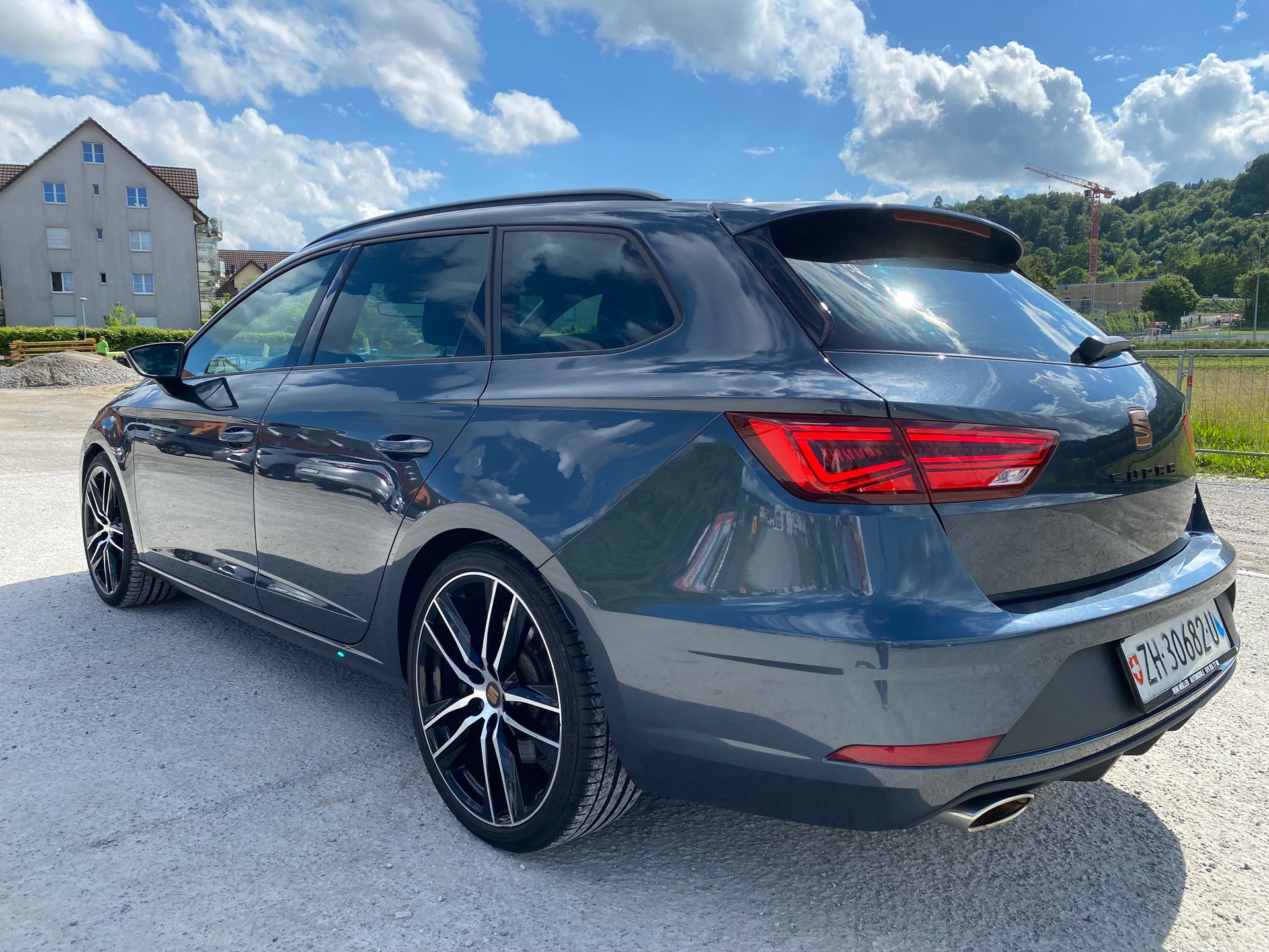 SEAT Leon ST 2.0 Eco TSI Swiss Cupra 4Drive DSG-image-8