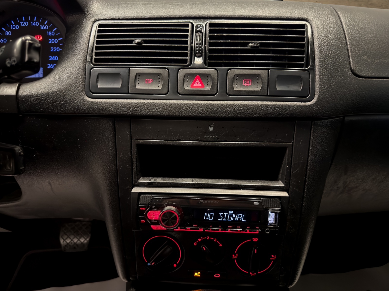 VW Golf 1.6 Automatic-image-10