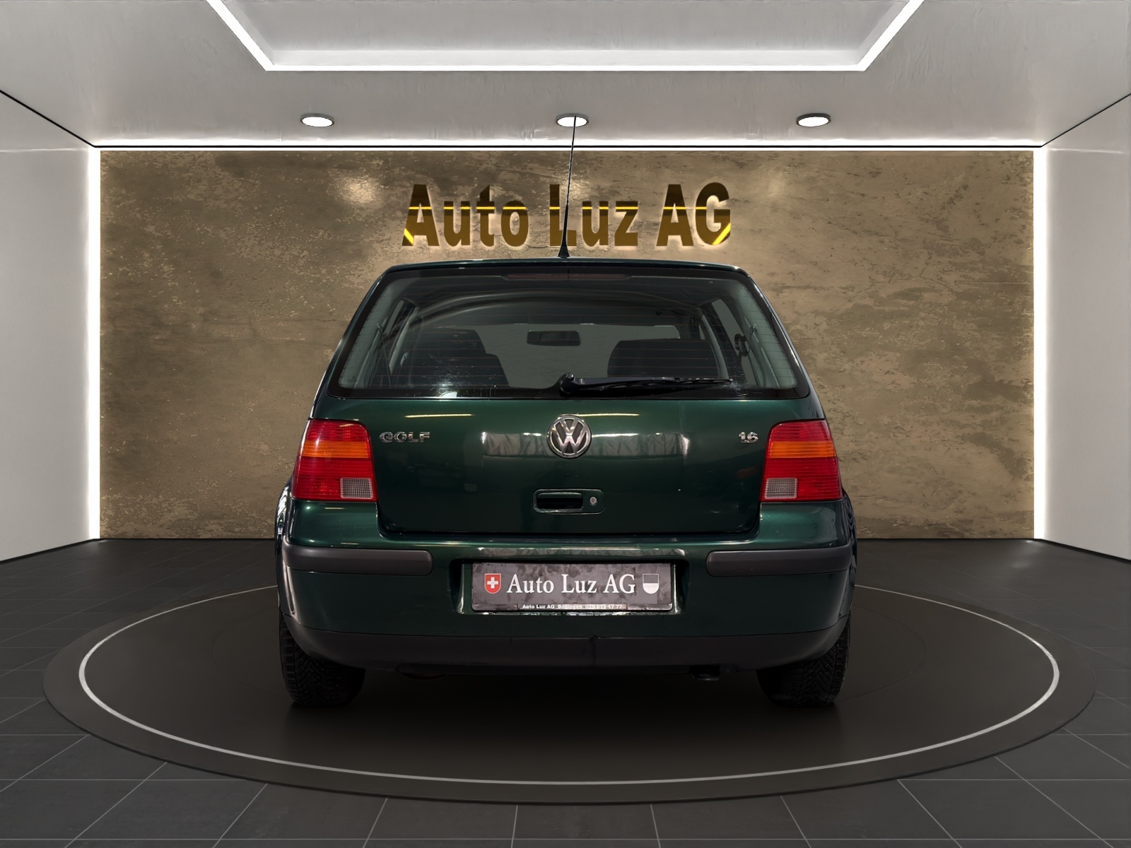 VW Golf 1.6 Automatic-showroom-element-2