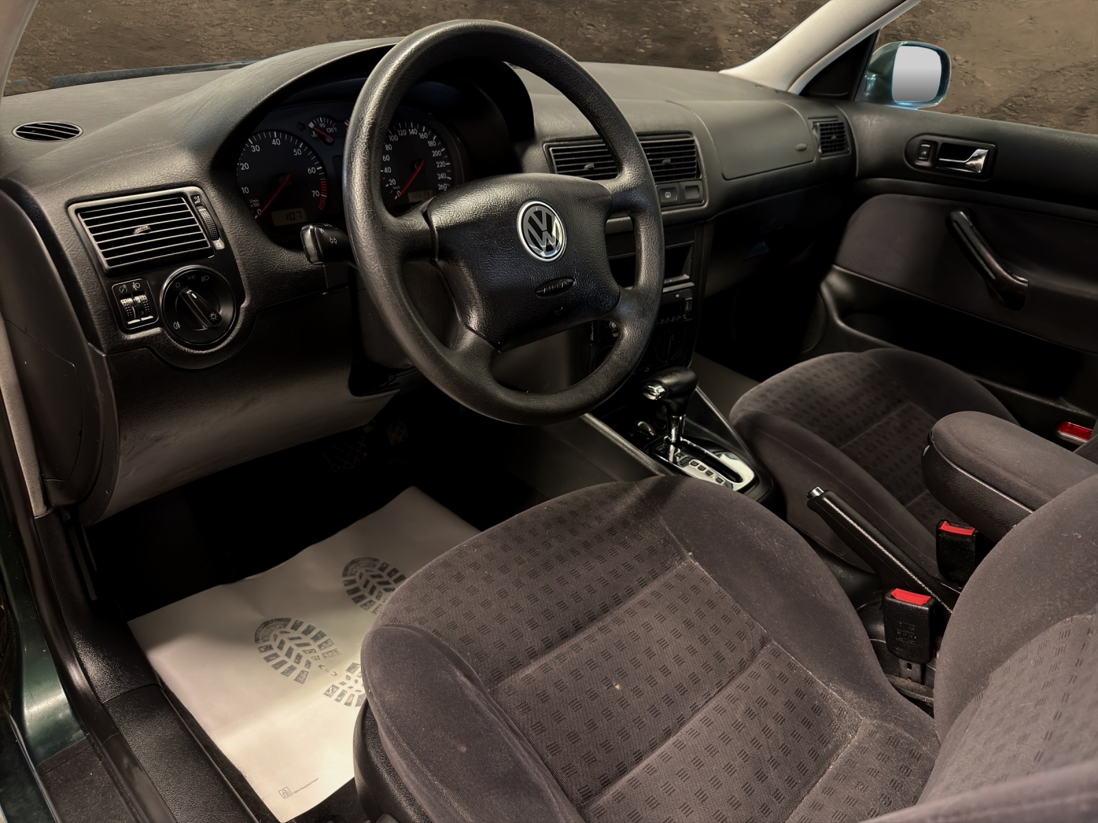 VW Golf 1.6 Automatic-image-7