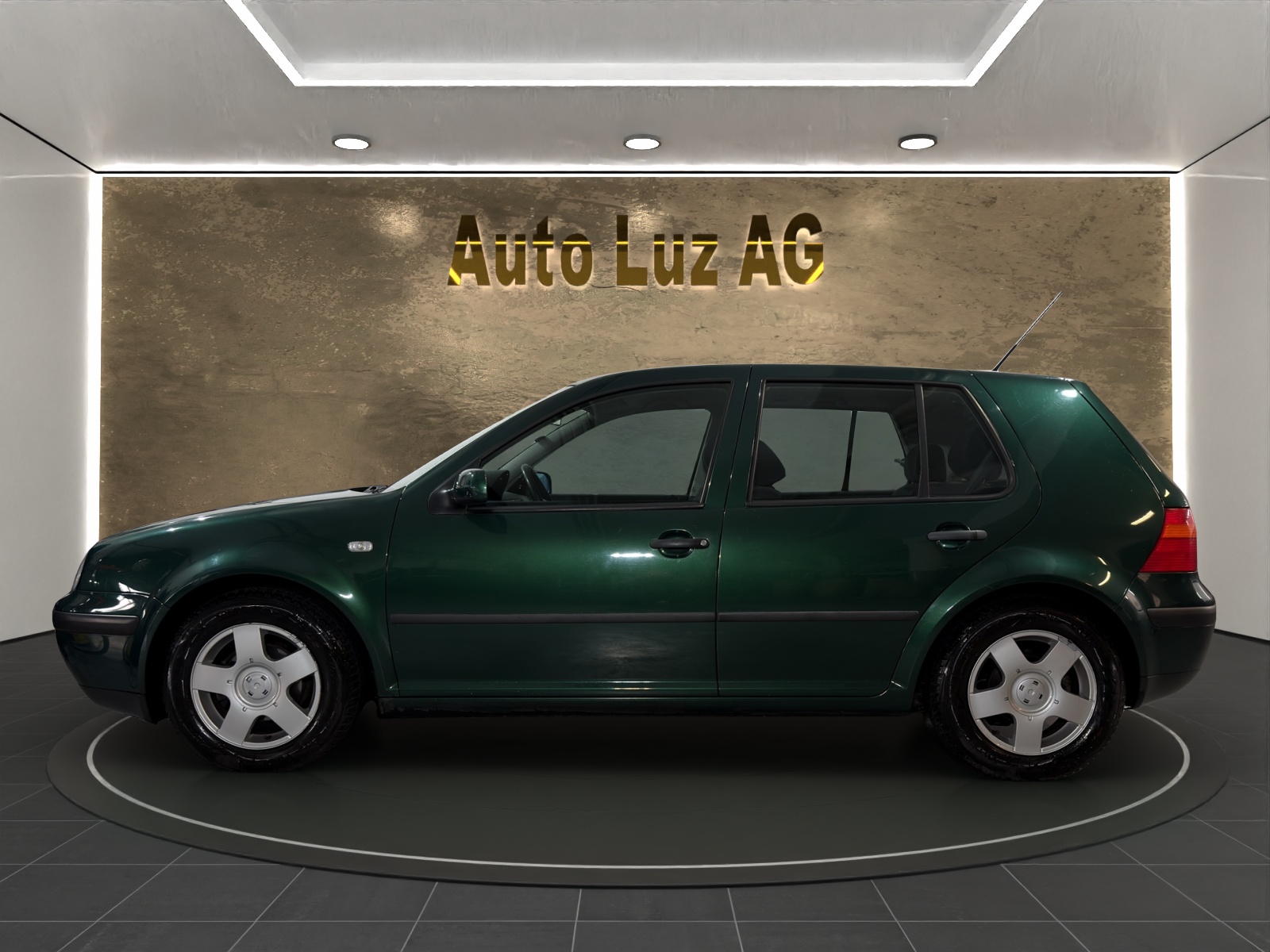 VW Golf 1.6 Automatic-image-5