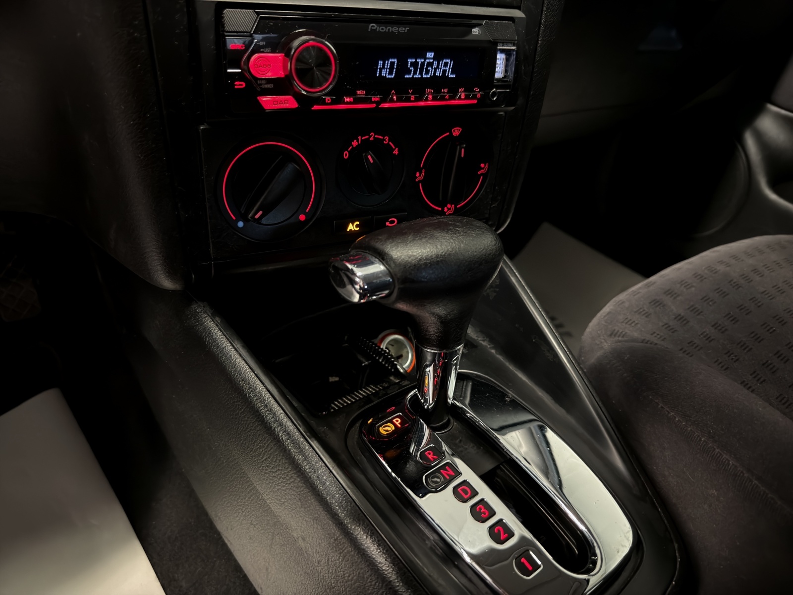 VW Golf 1.6 Automatic-image-9