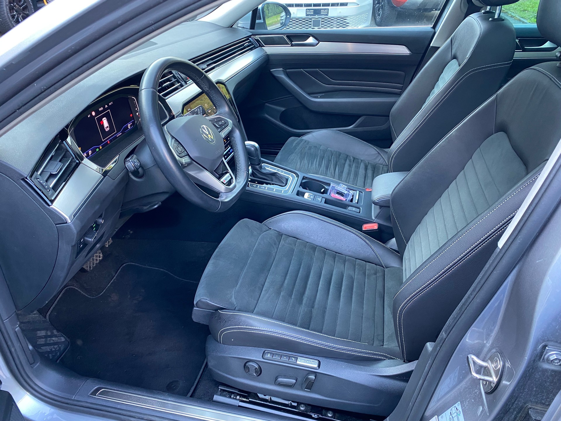 VW Passat 2.0 TDI BMT Elegance 4Motion DSG-image-2