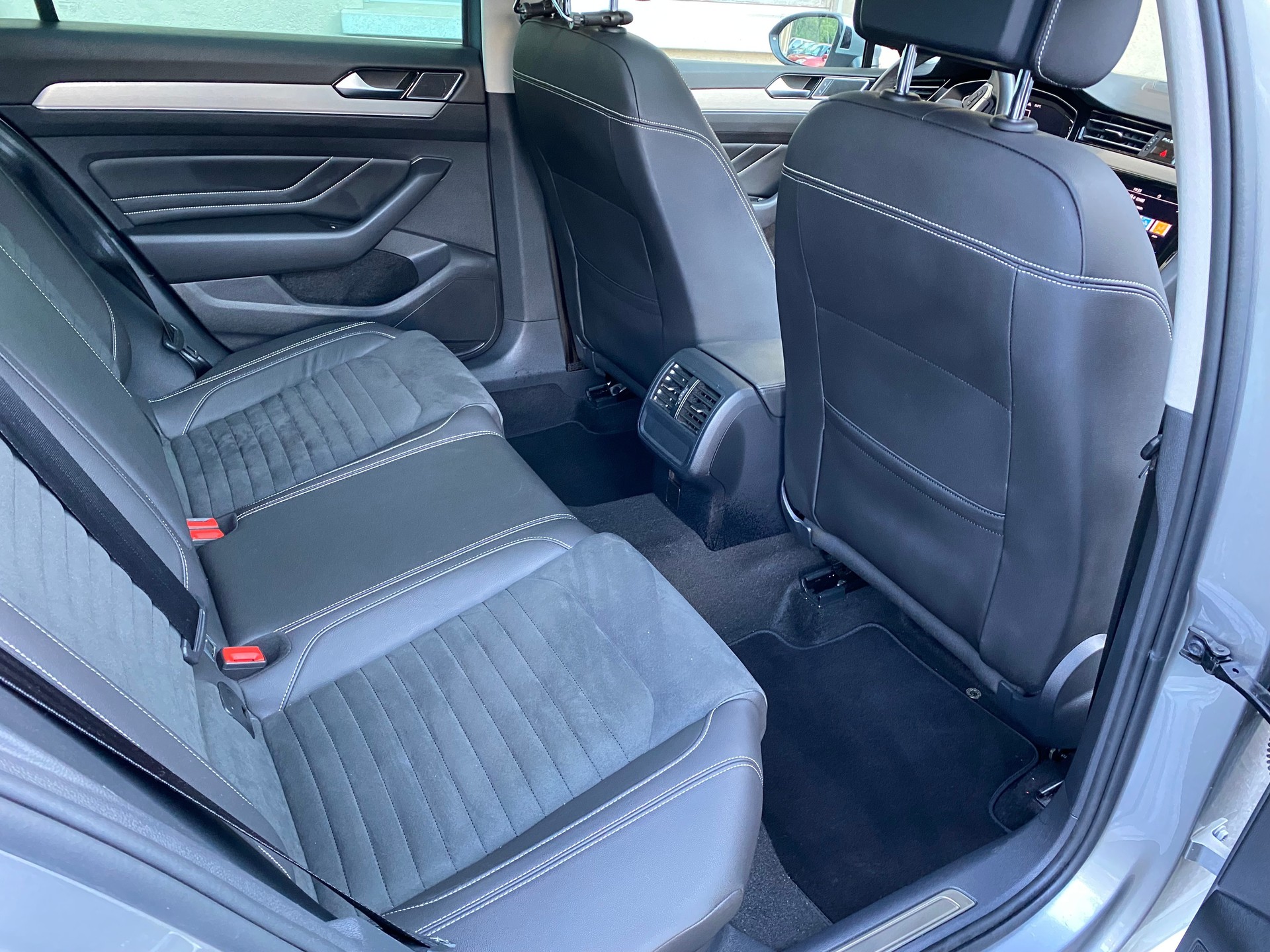 VW Passat 2.0 TDI BMT Elegance 4Motion DSG-image-7