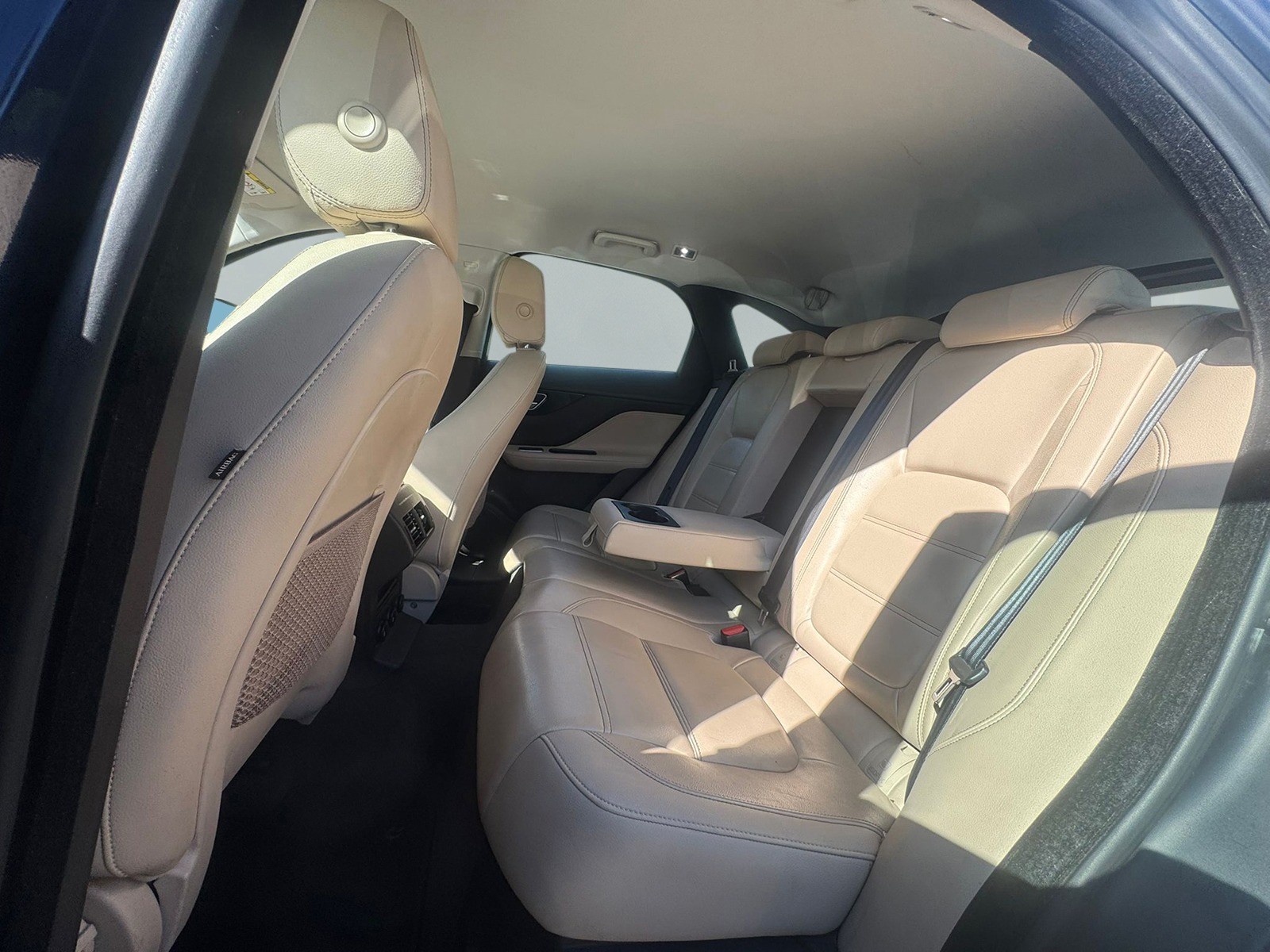 JAGUAR F-Pace 25d R-Sport AWD Automatik-image-4