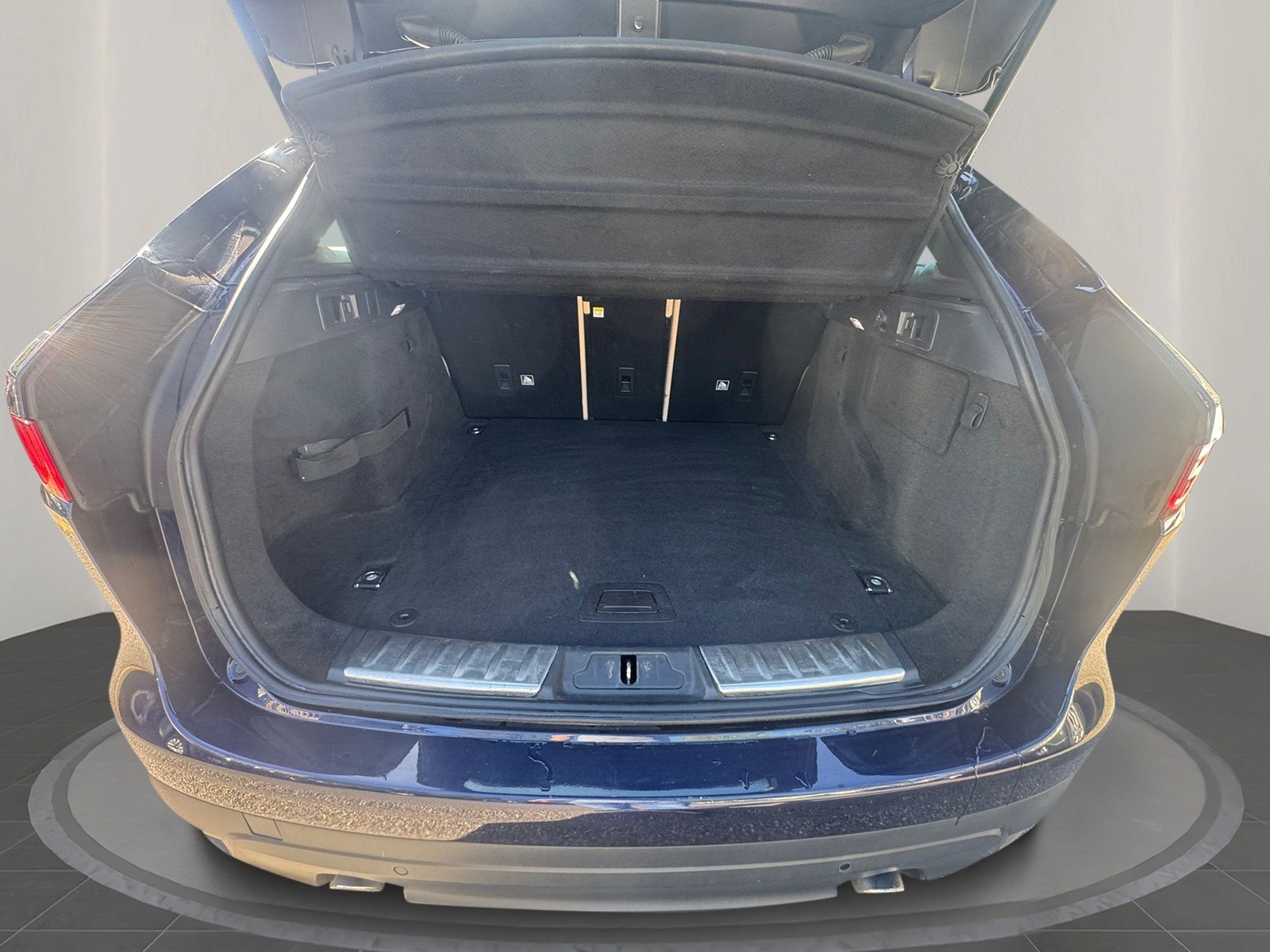 JAGUAR F-Pace 25d R-Sport AWD Automatik-image-11