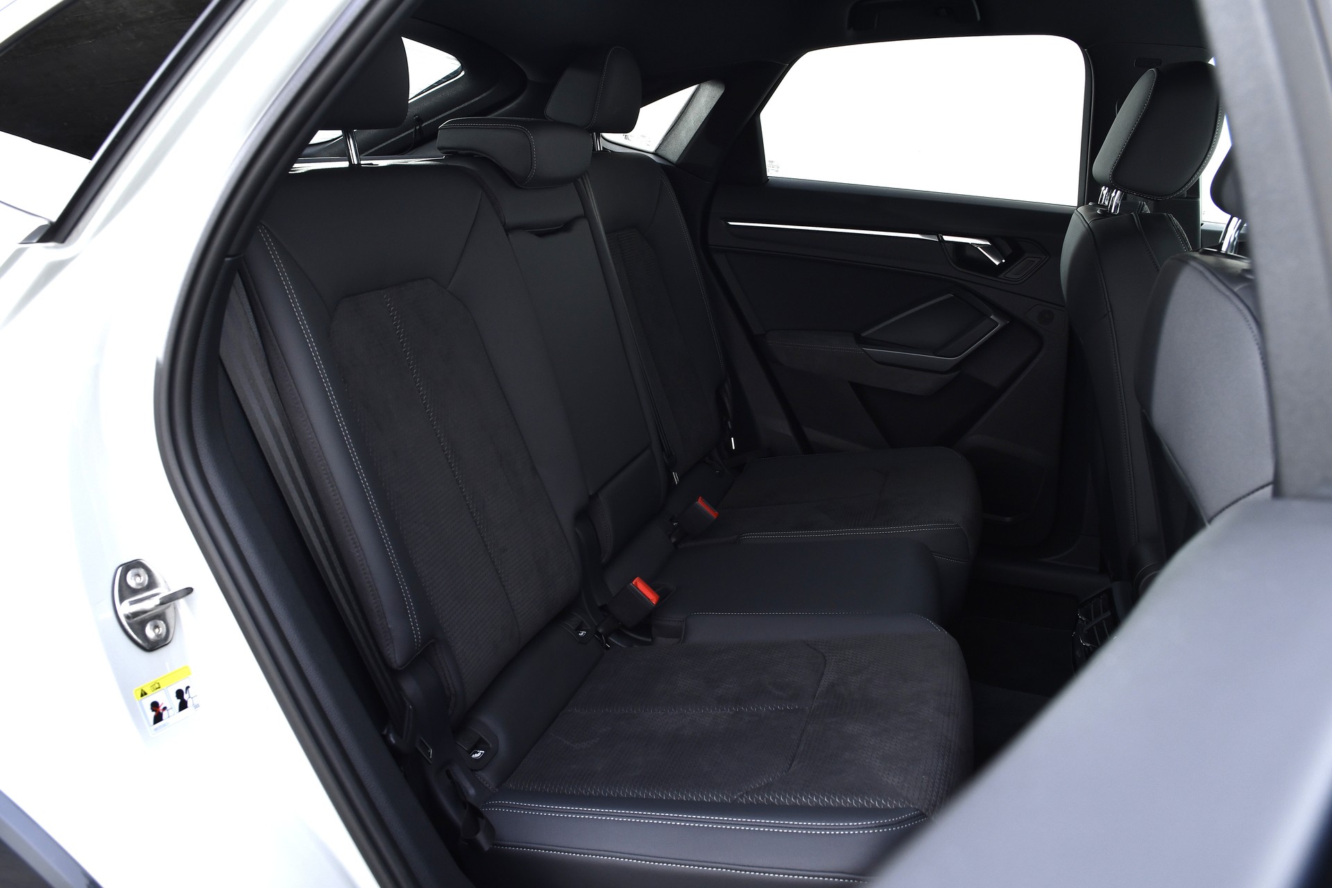 AUDI Q3 Sportback 45 TFSI S line quattro S-tronic-image-17
