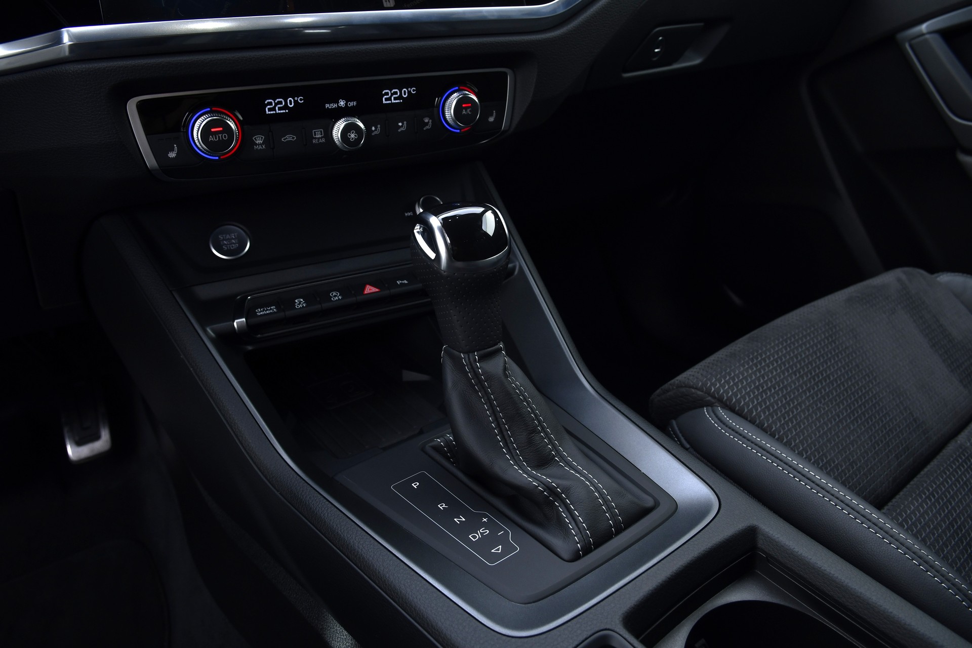 AUDI Q3 Sportback 45 TFSI S line quattro S-tronic-image-13