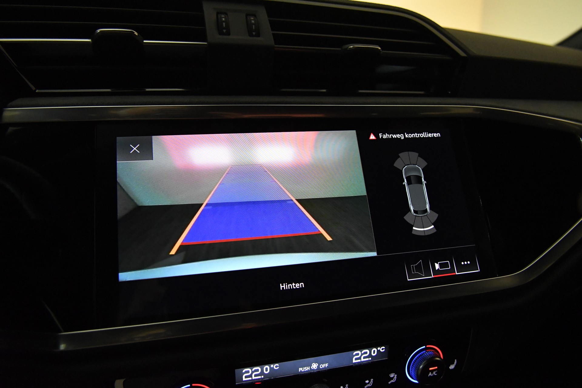 AUDI Q3 Sportback 45 TFSI S line quattro S-tronic-image-19