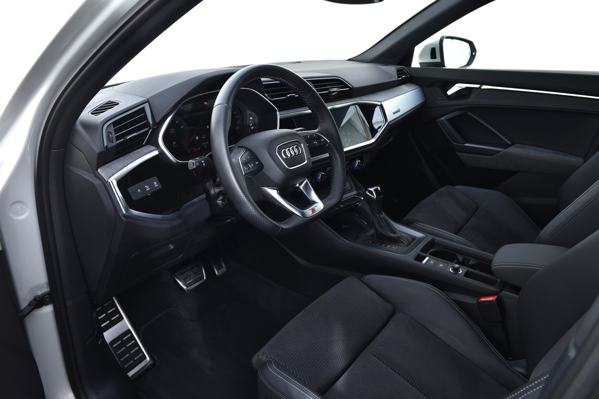 AUDI Q3 Sportback 45 TFSI S line quattro S-tronic-image-10