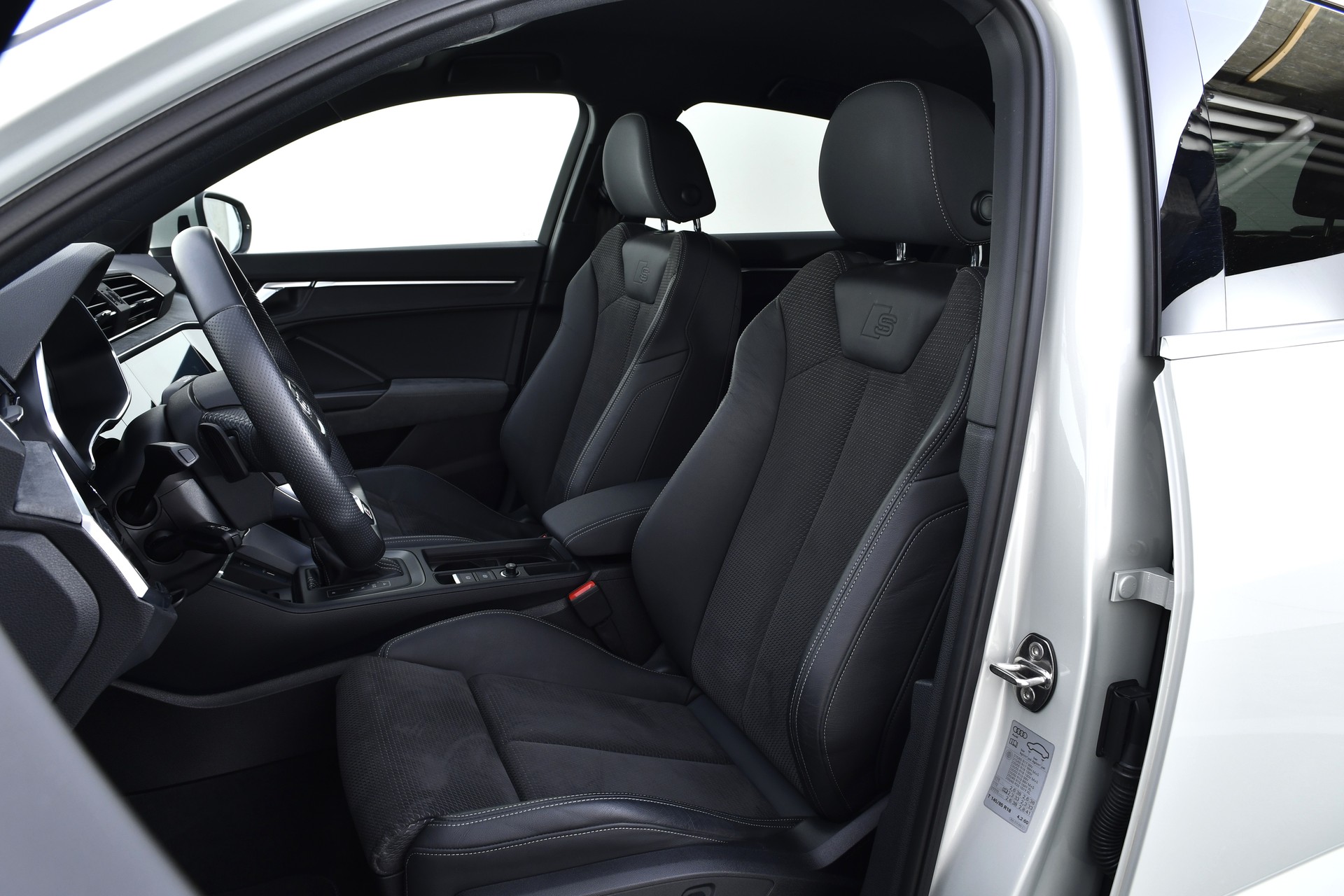 AUDI Q3 Sportback 45 TFSI S line quattro S-tronic-image-11