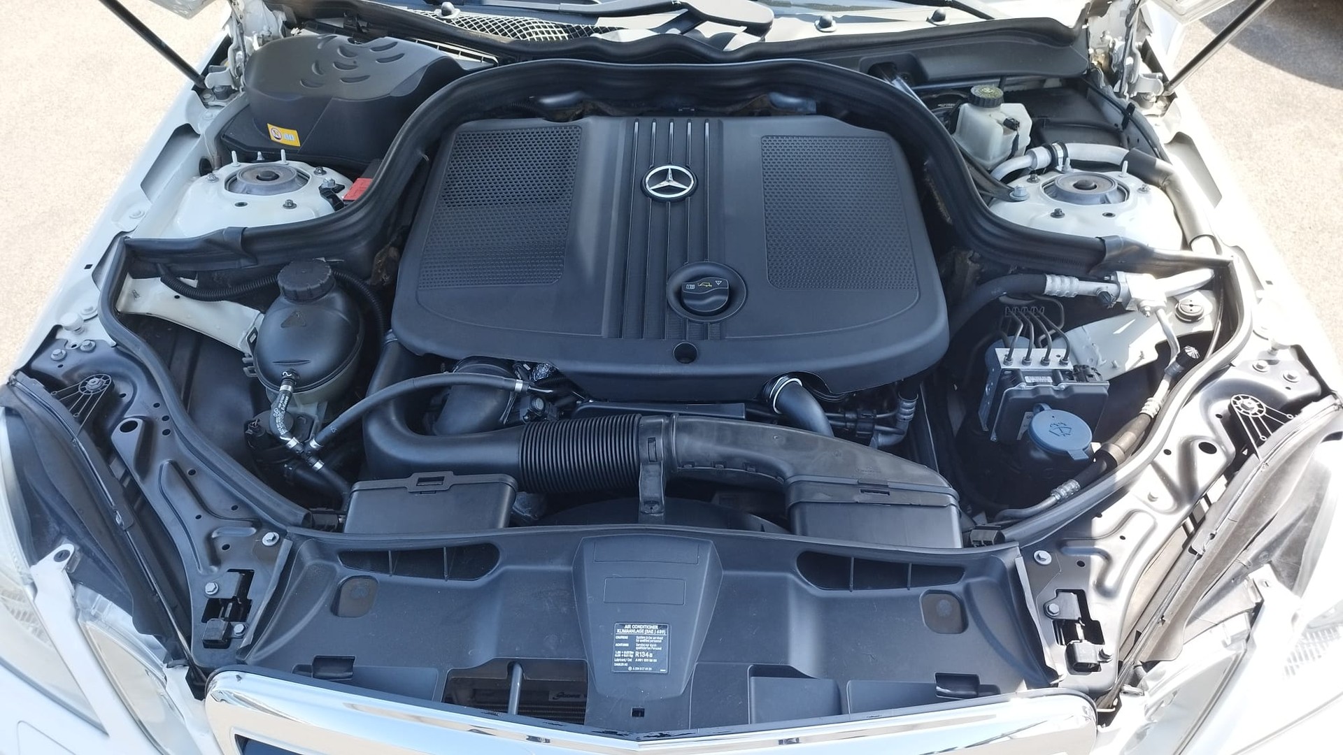 MERCEDES-BENZ E 250 CDI BlueEff. Avantgarde 4Matic 7G-Tronic-image-14