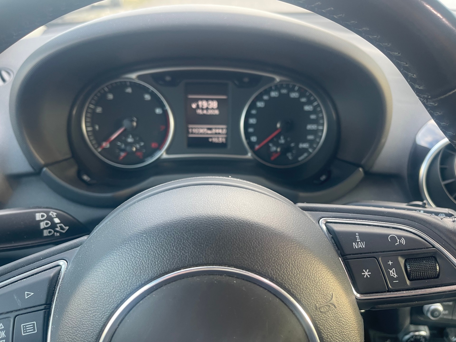 AUDI A1 Sportback 1.4 TFSI Attraction-image-9
