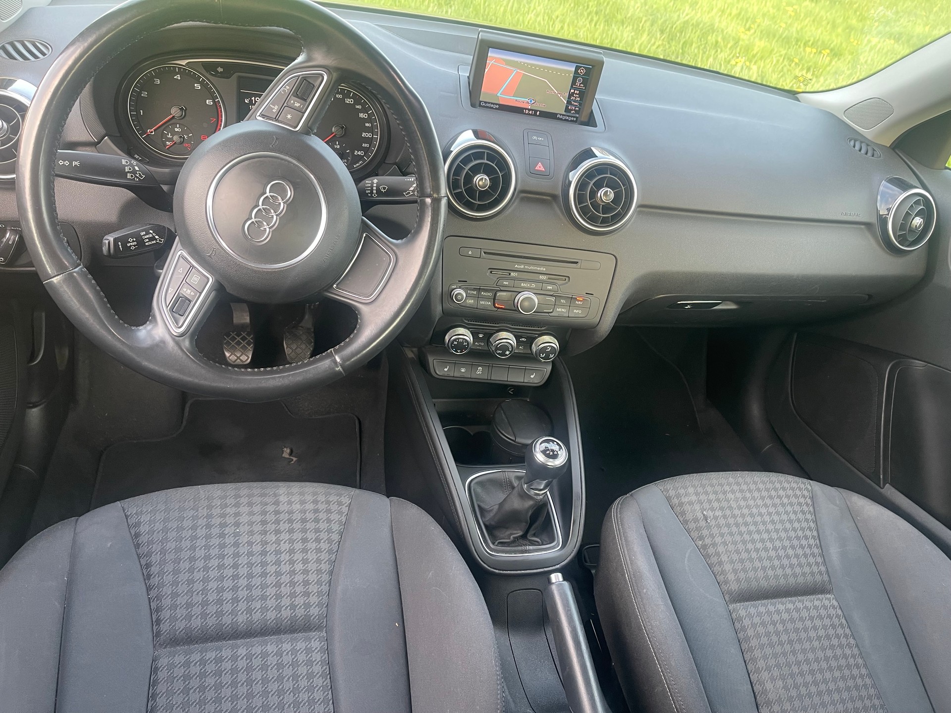 AUDI A1 Sportback 1.4 TFSI Attraction-image-4